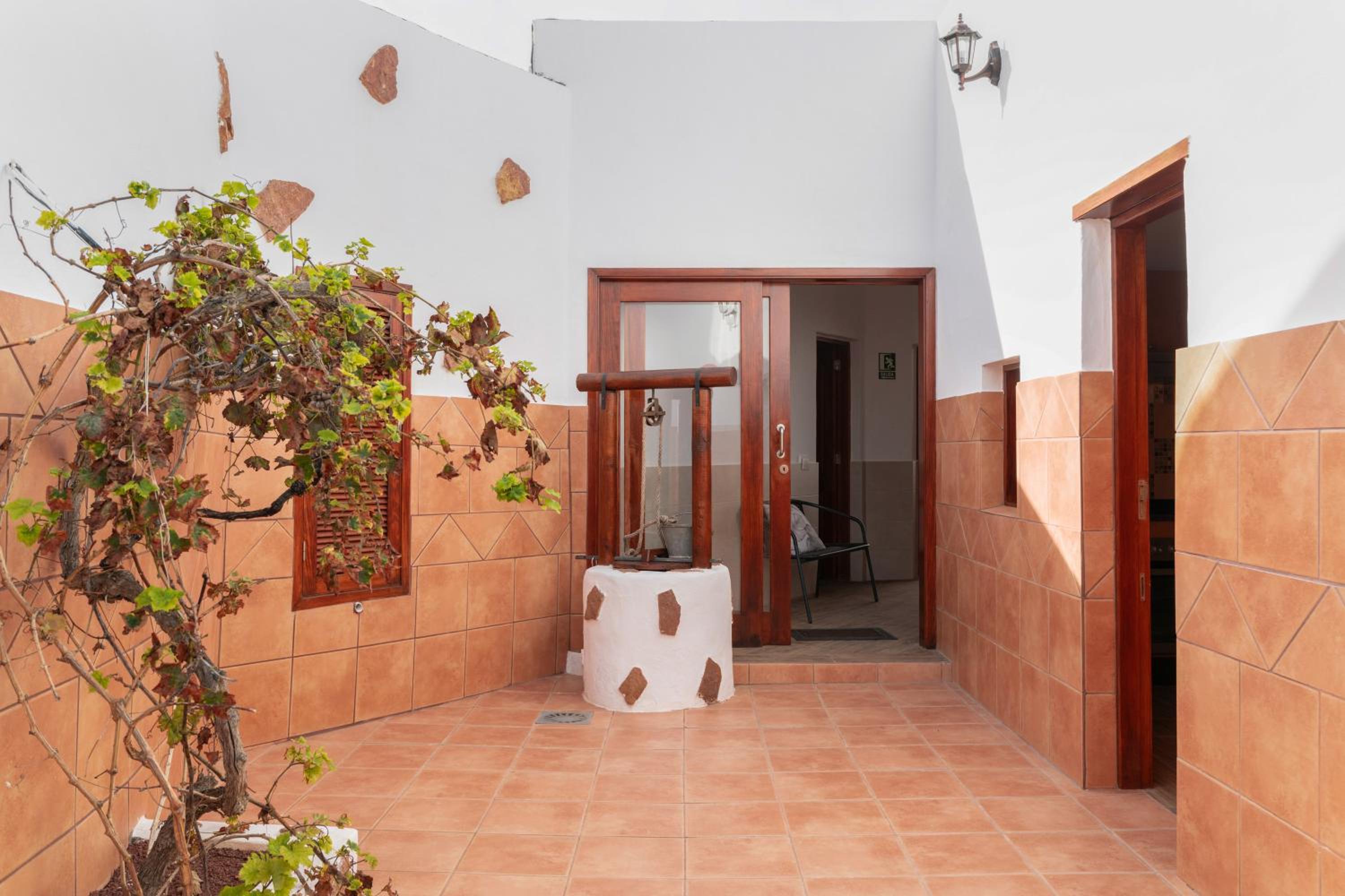 Three-Bedroom Apartment with Mountain View photo 2