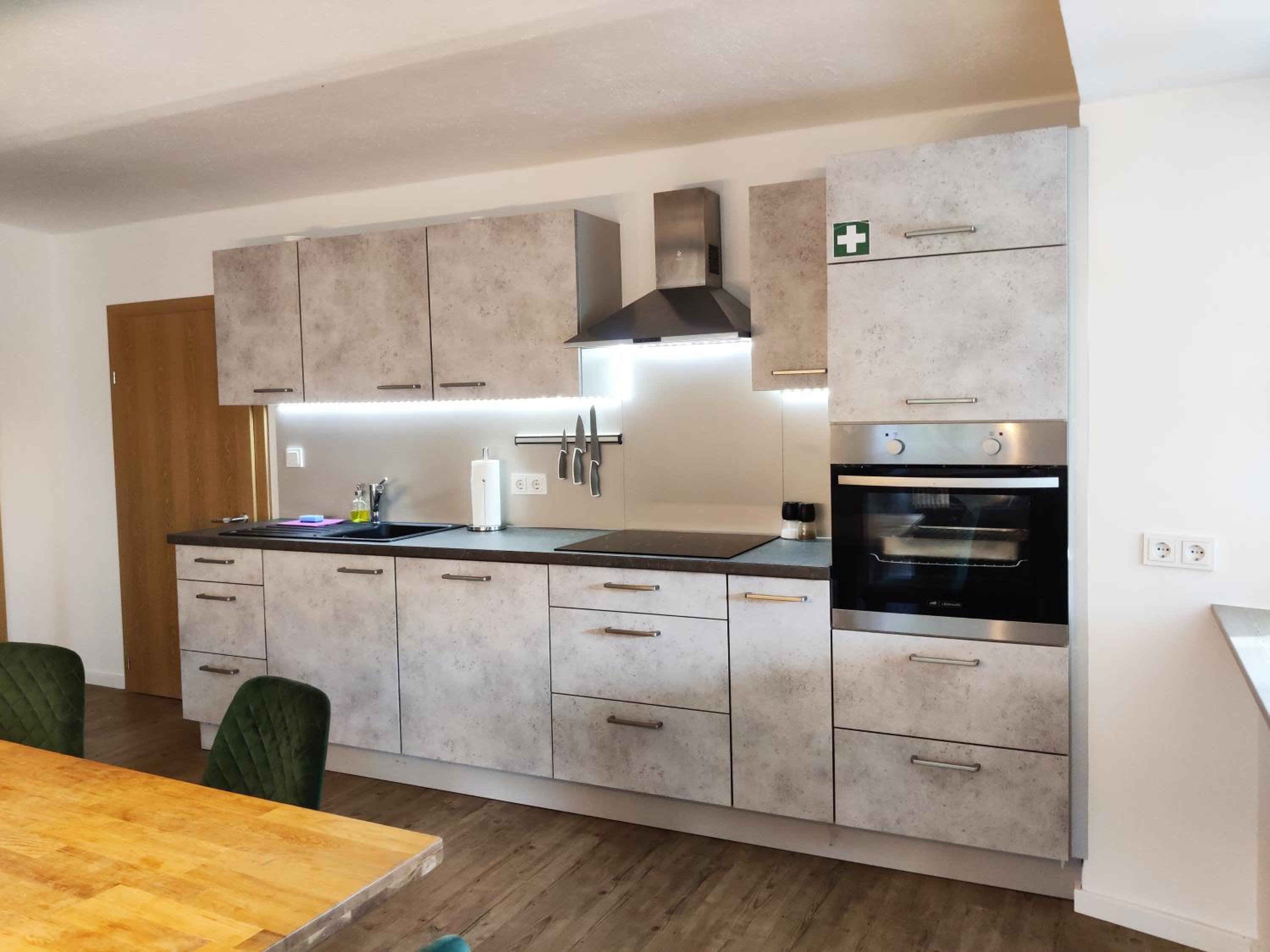 Three-Bedroom Apartment with Mountain View photo 3
