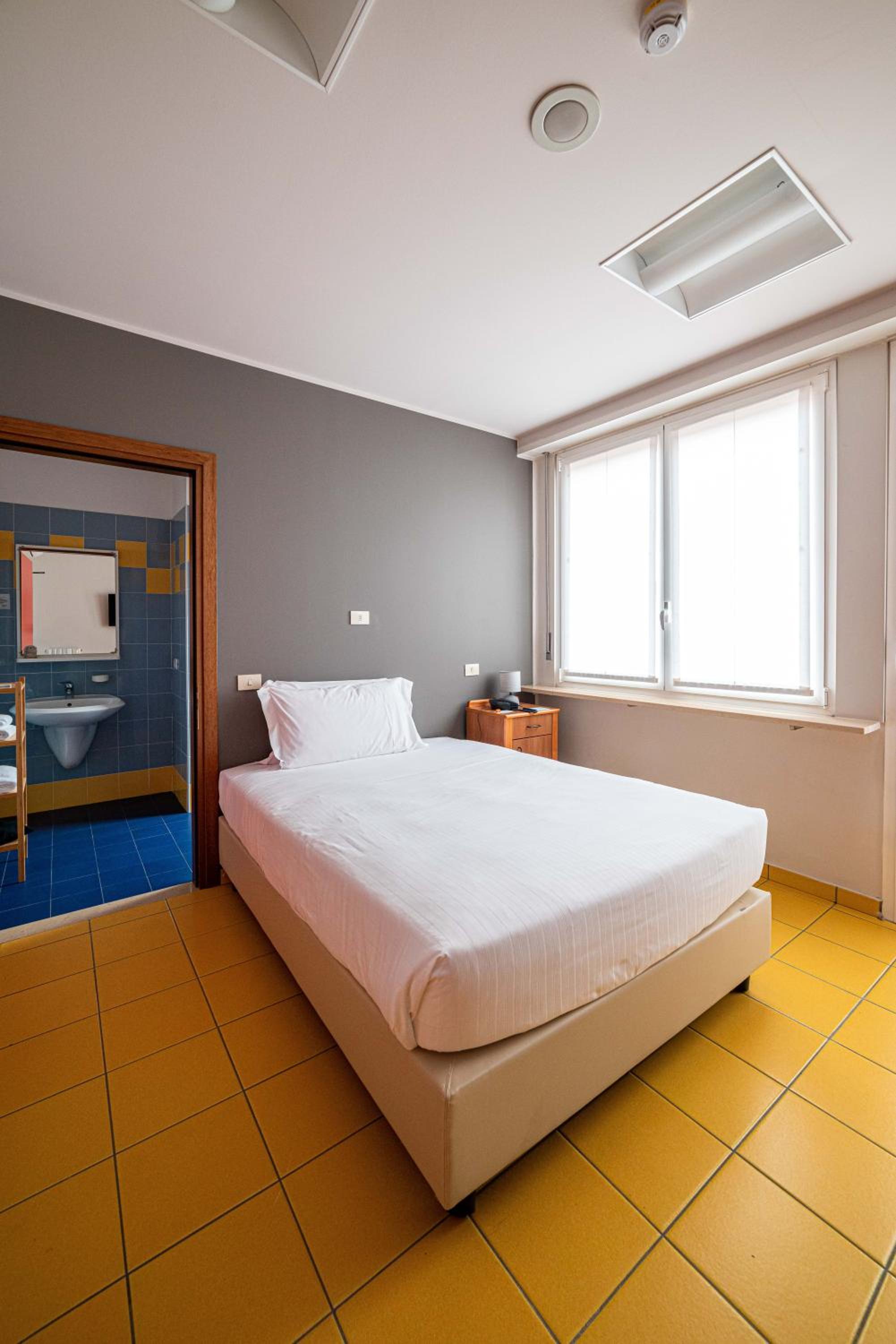 Compact Room