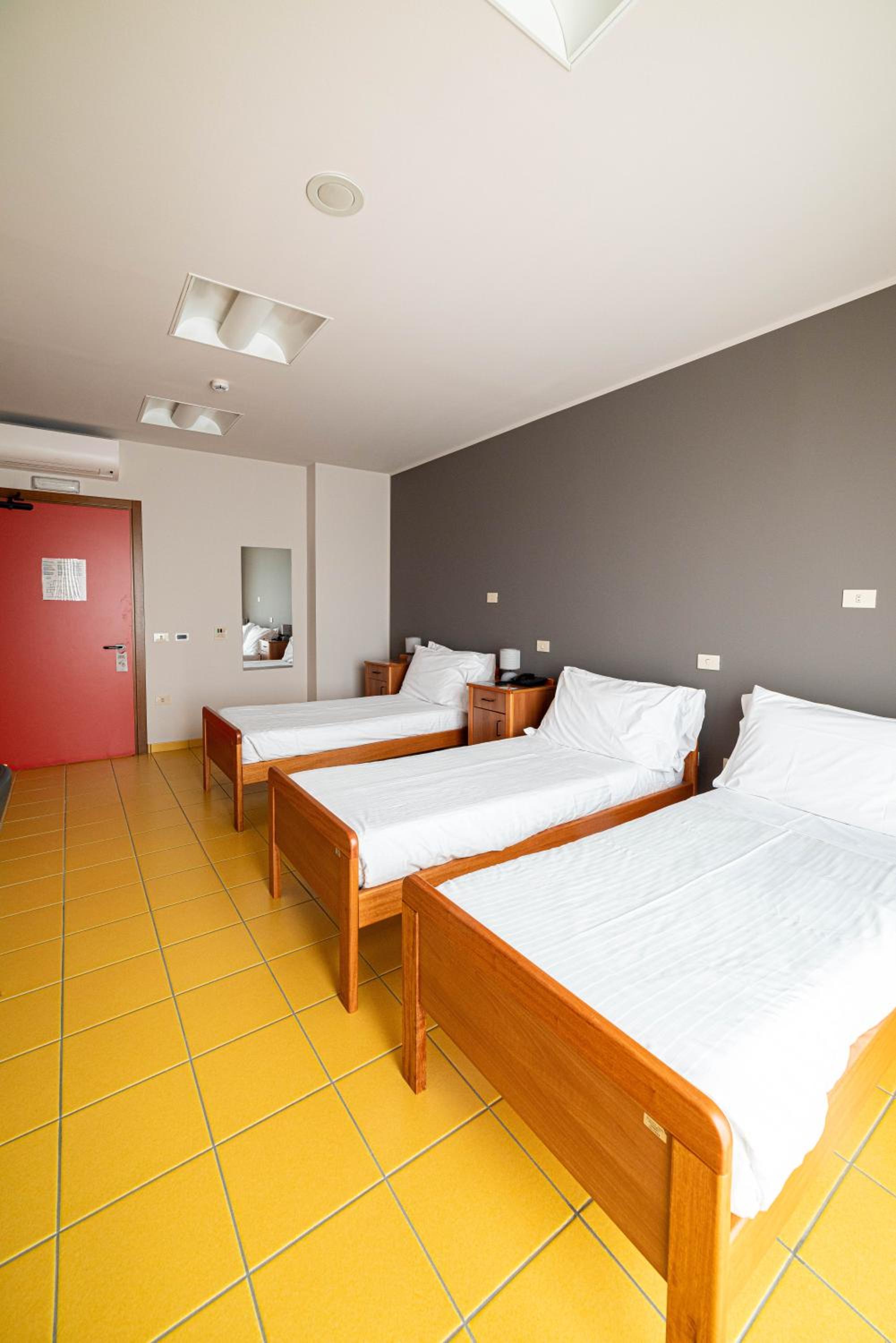 Classic Triple Room - Photo 1