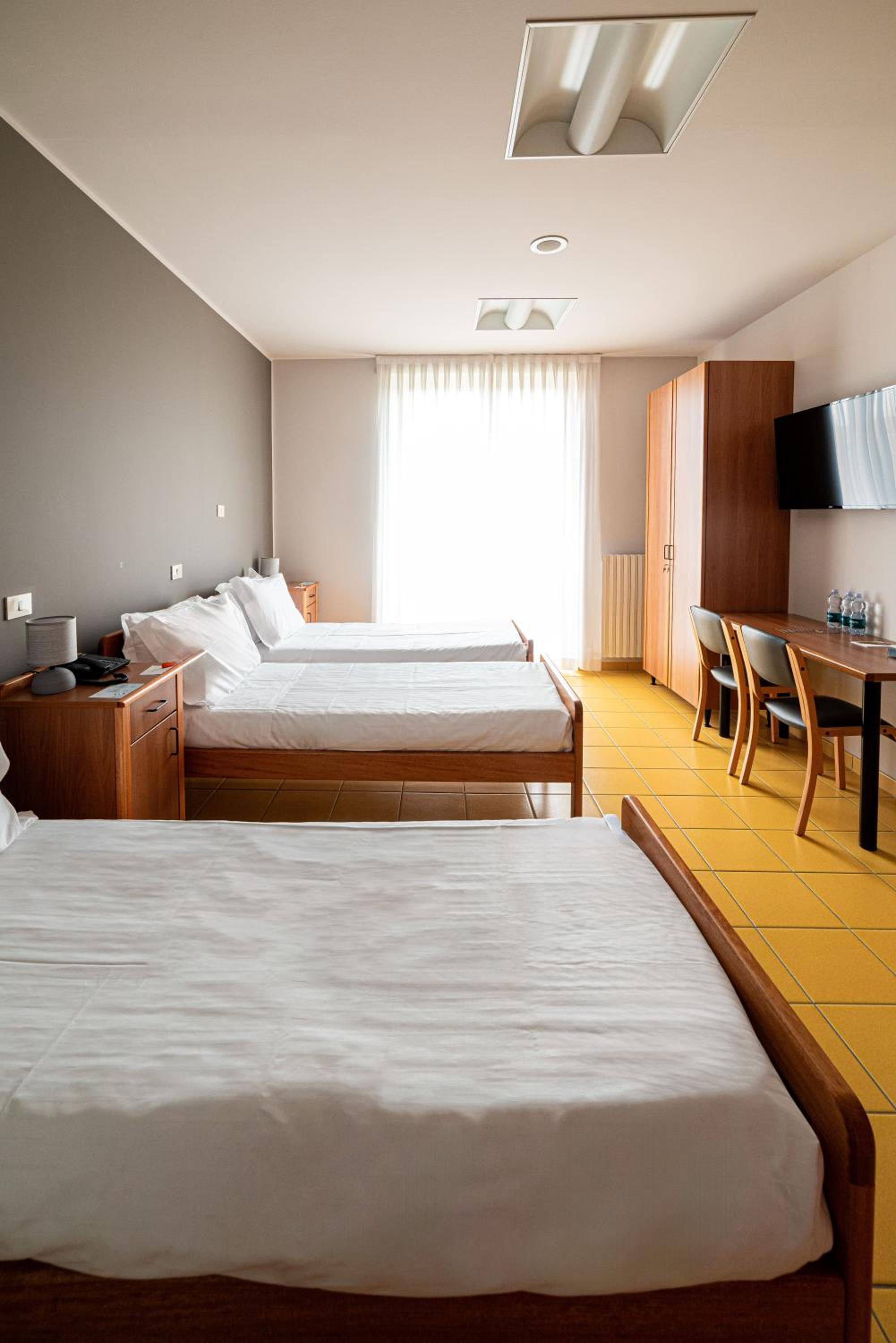 Classic Triple Room - Photo 6
