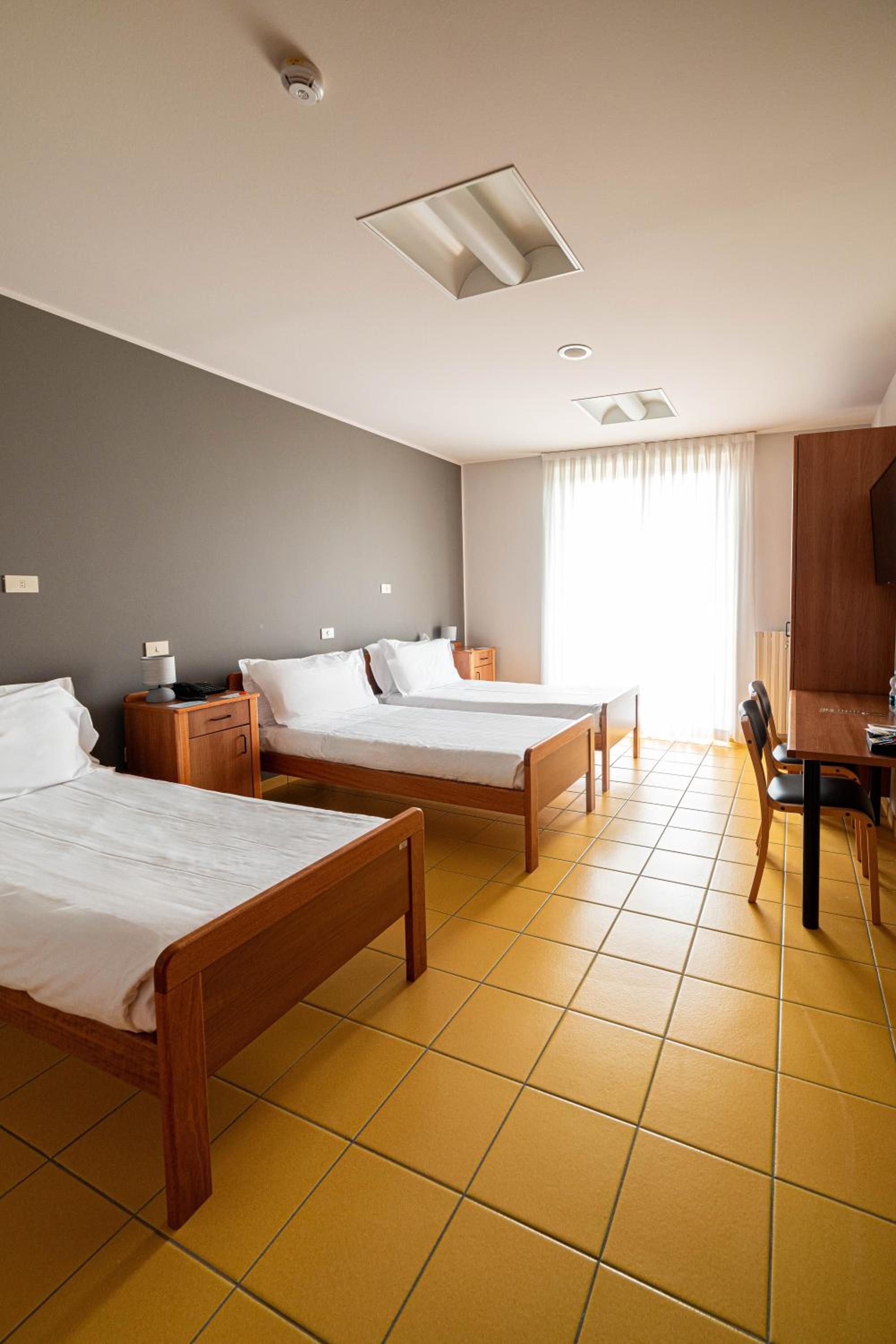 Classic Triple Room - Photo 5