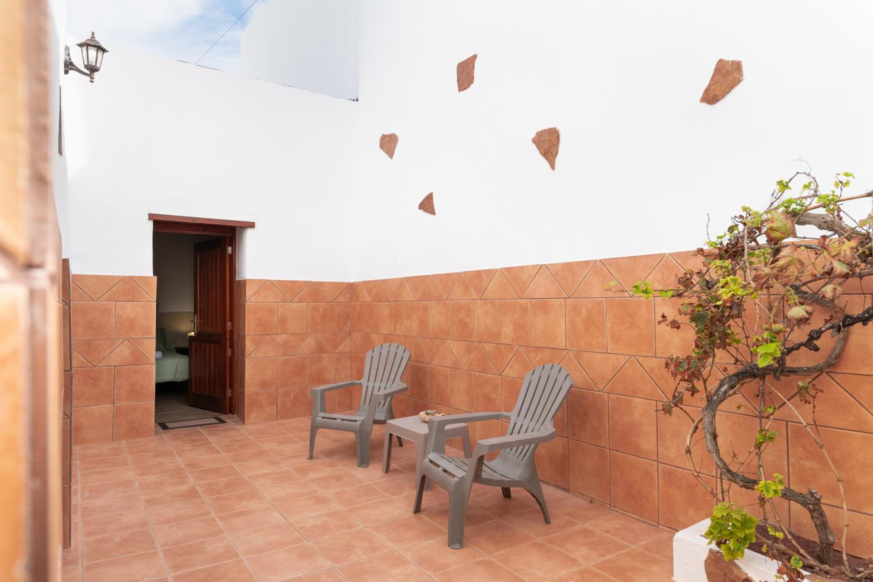 Three-Bedroom Apartment with Mountain View photo 3