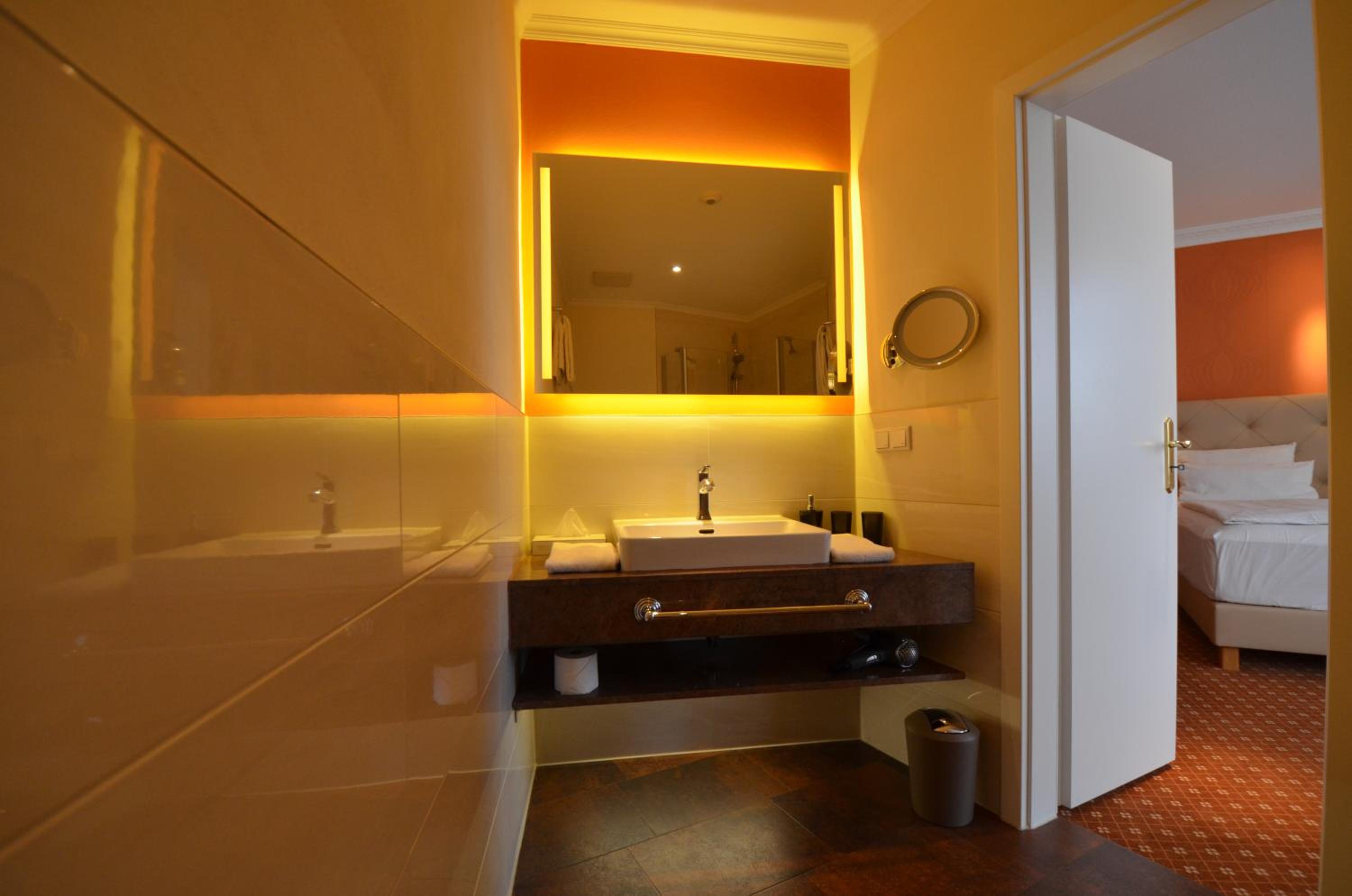 Deluxe Double Room with Balcony photo 2