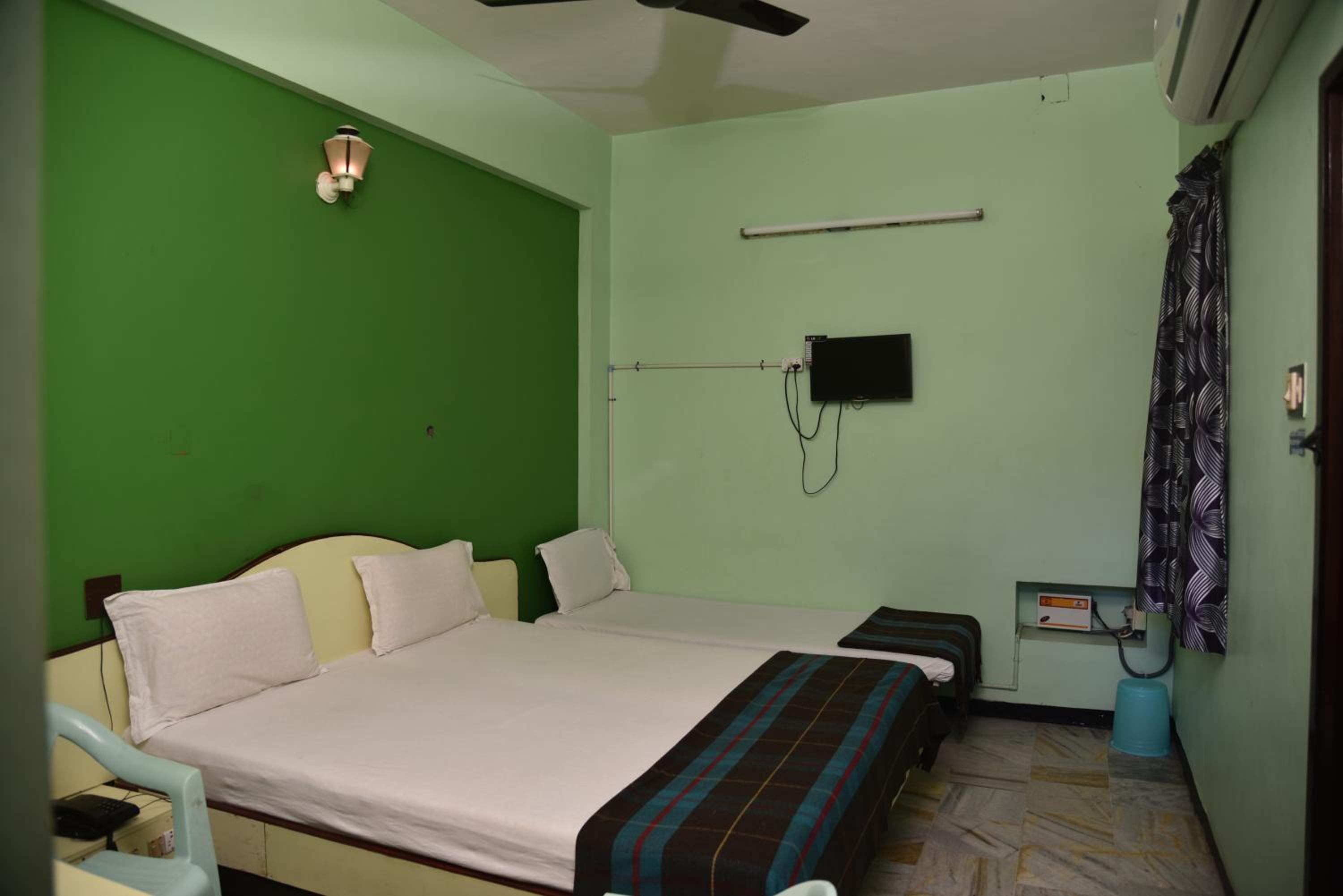 Economy Triple Room - Photo 1