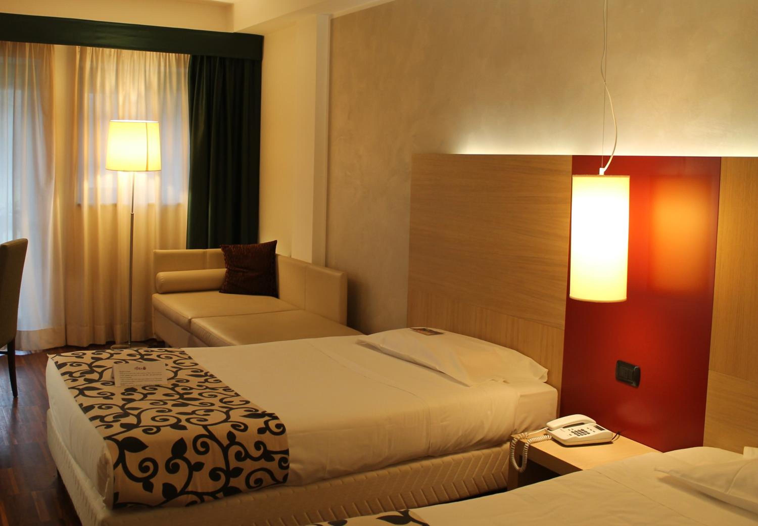 Twin Room - Photo 1
