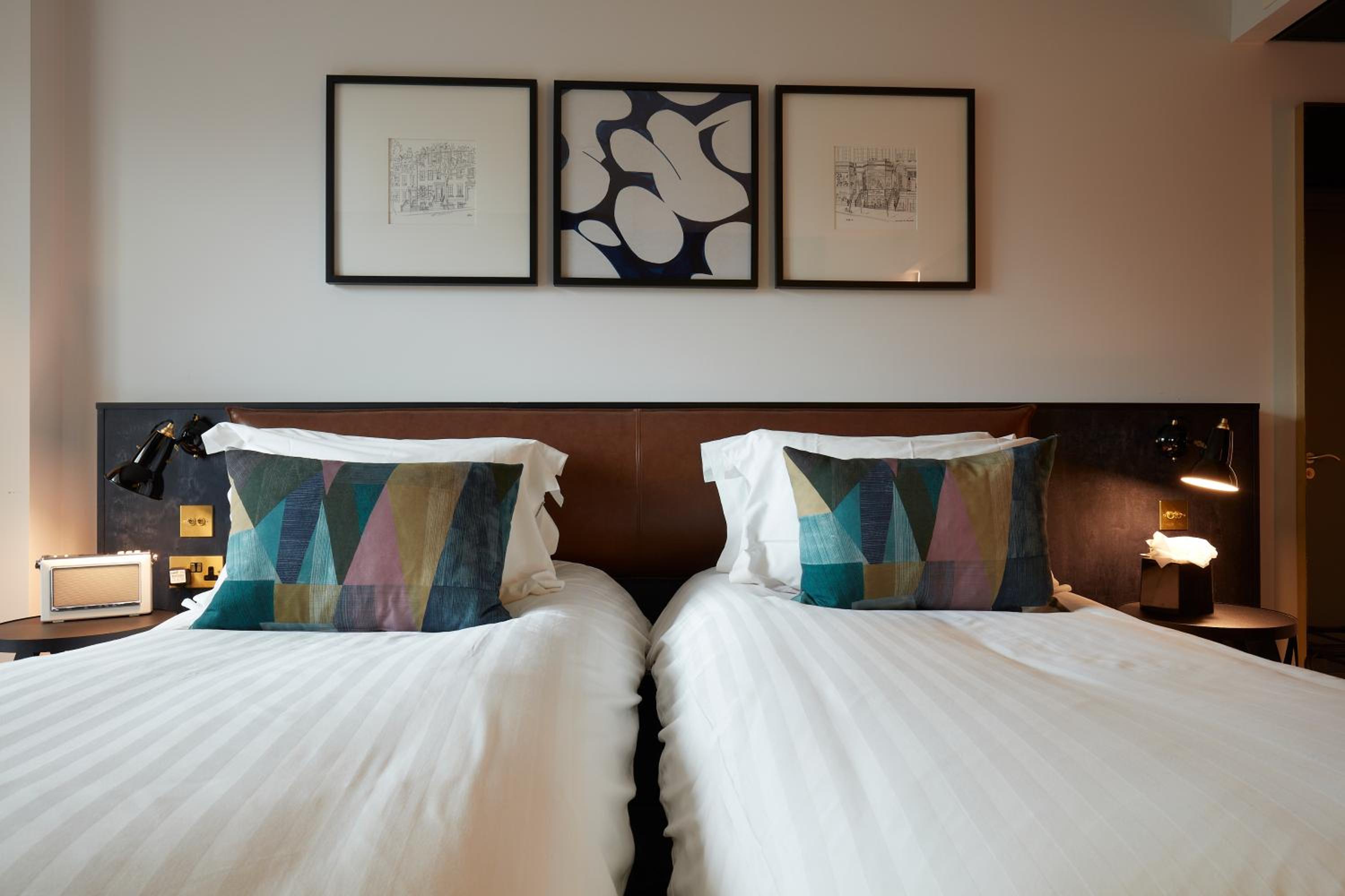 Standard Twin Room - Photo 3