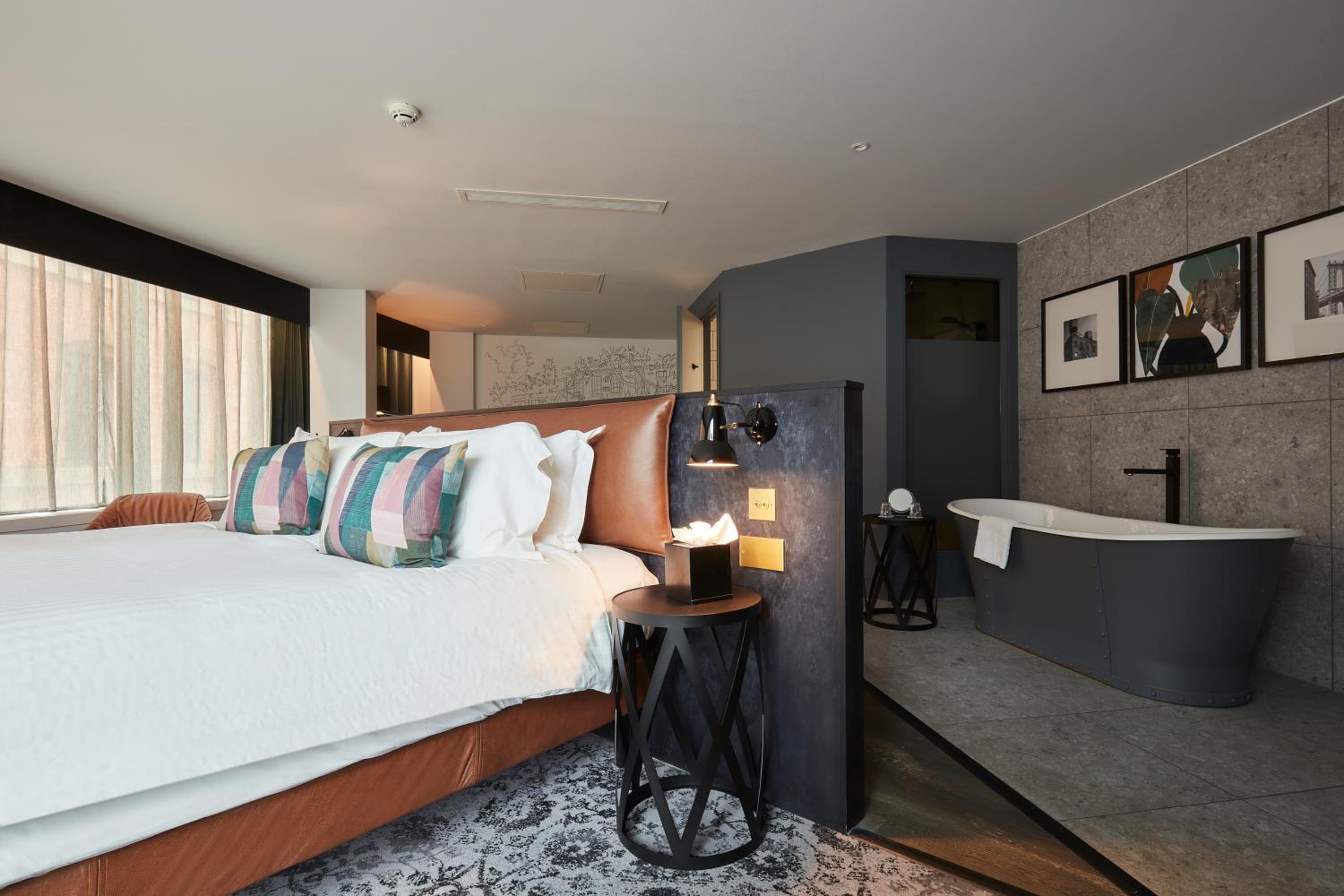King Suite with Bath and Sofa Bed - Photo 5