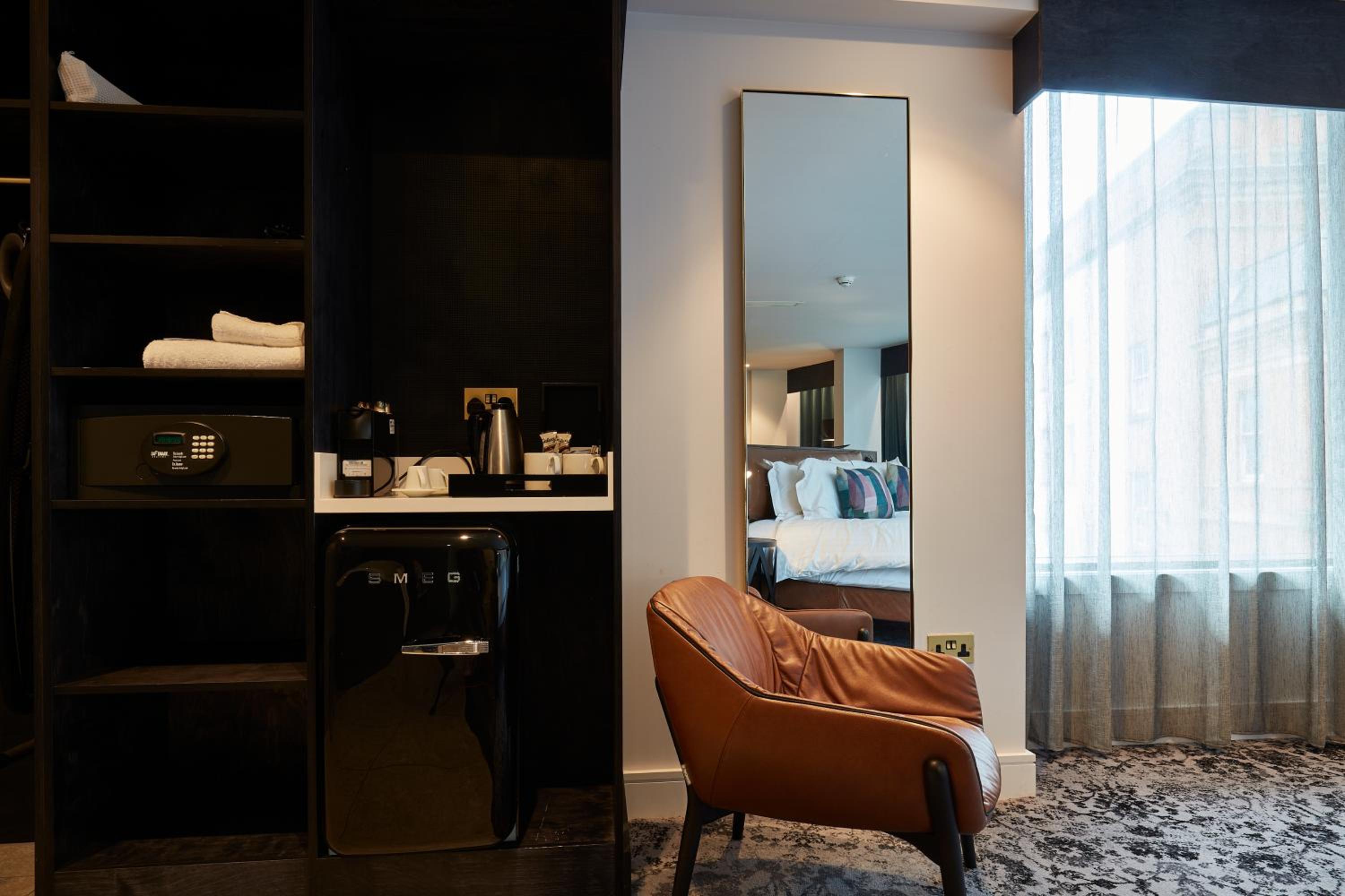 King Suite with Bath and Sofa Bed - Photo 12