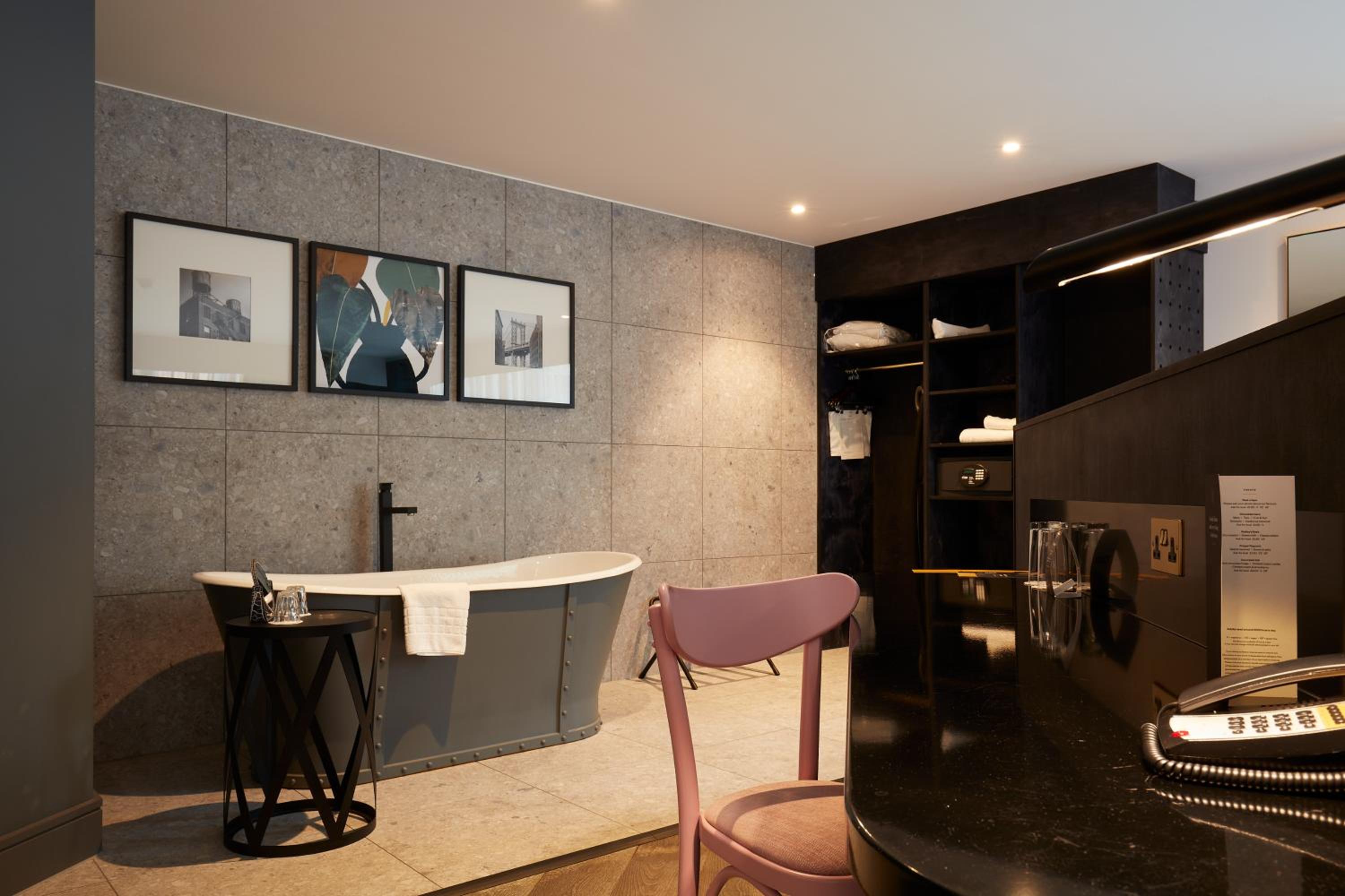 King Suite with Bath and Sofa Bed - Photo 7
