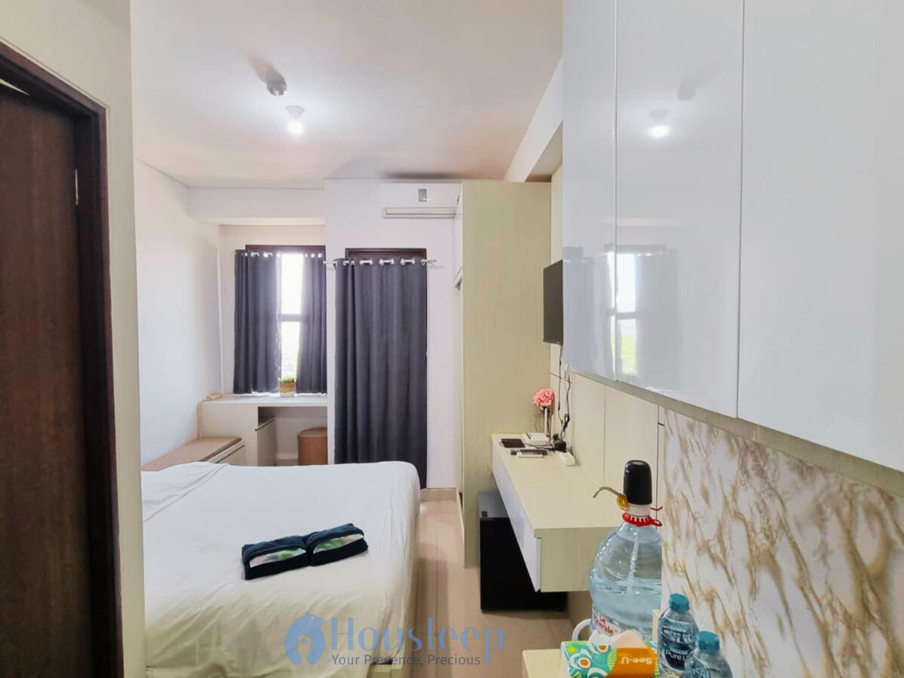 Studio Apartment with Balcony photo 3