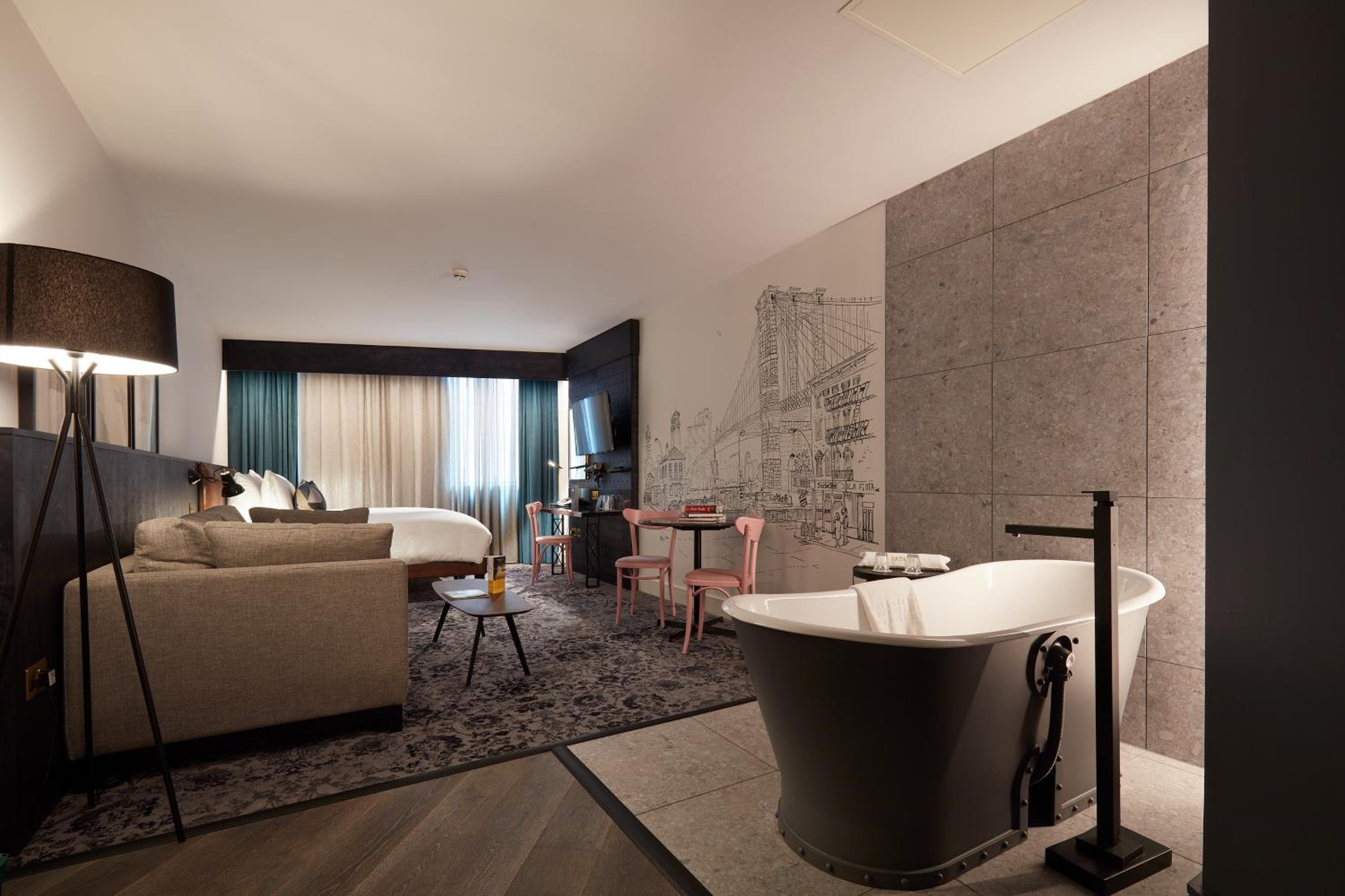 King Suite with Bath - Photo 11