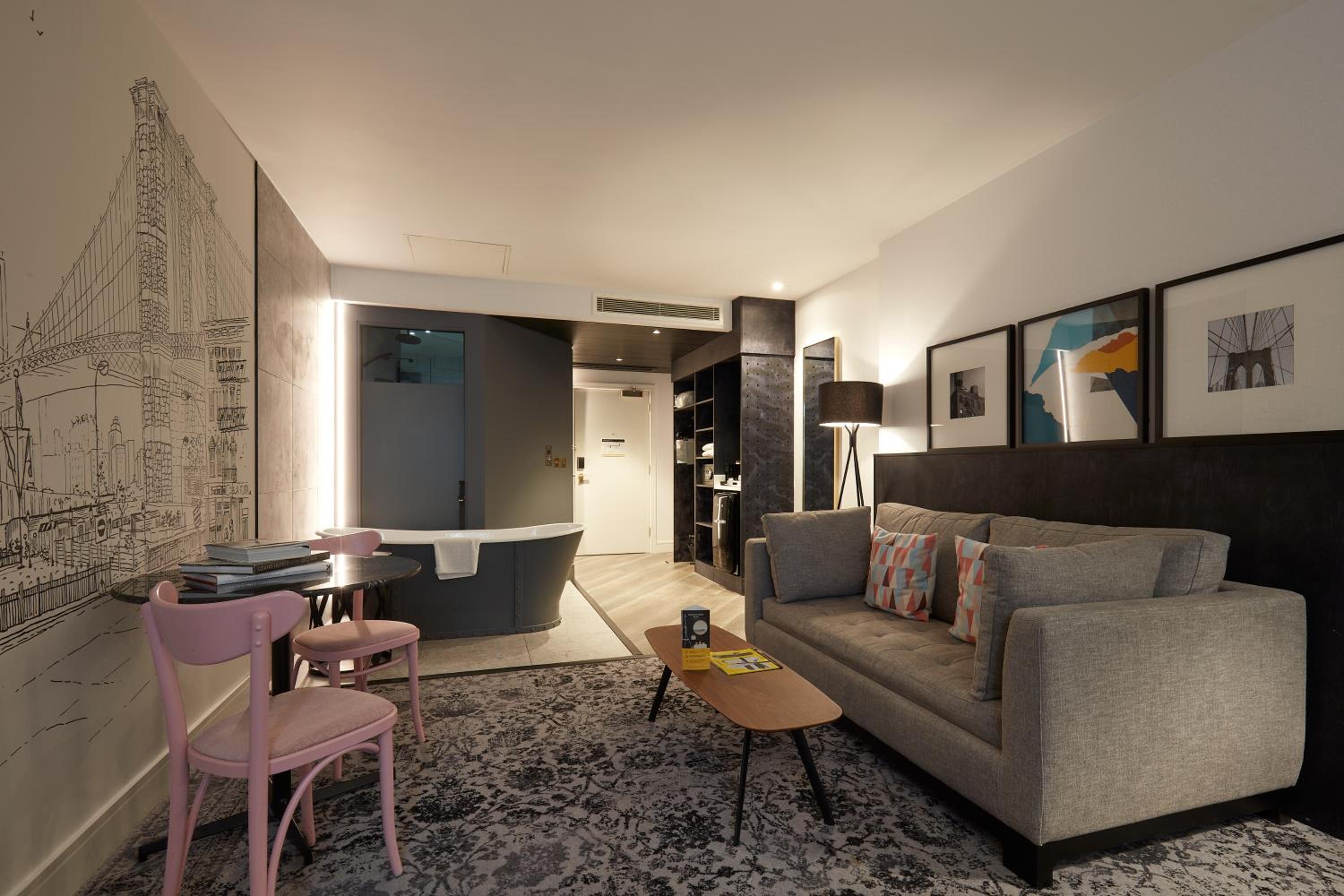 King Suite with Bath - Photo 6