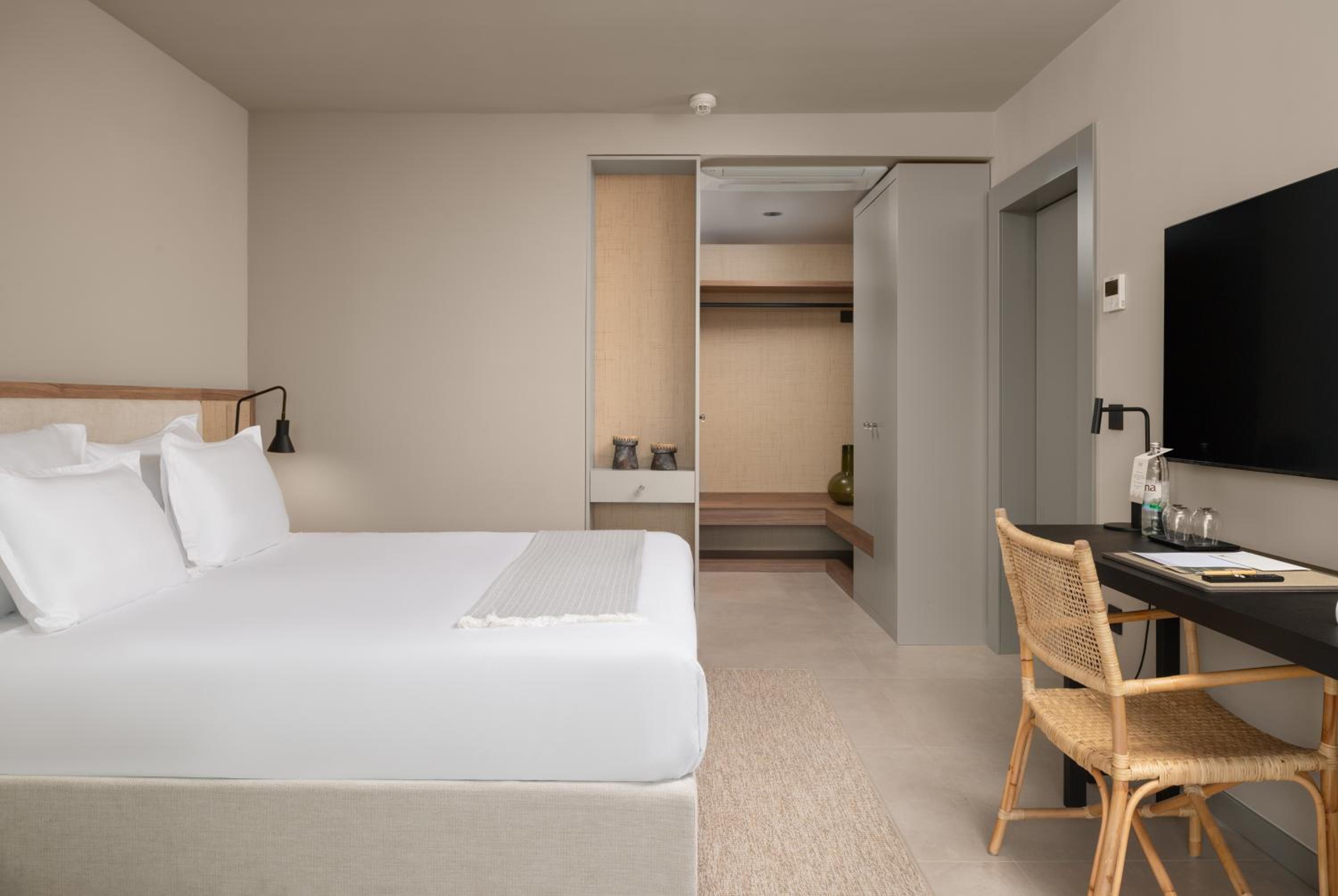 Superior Family Suite - Photo 6