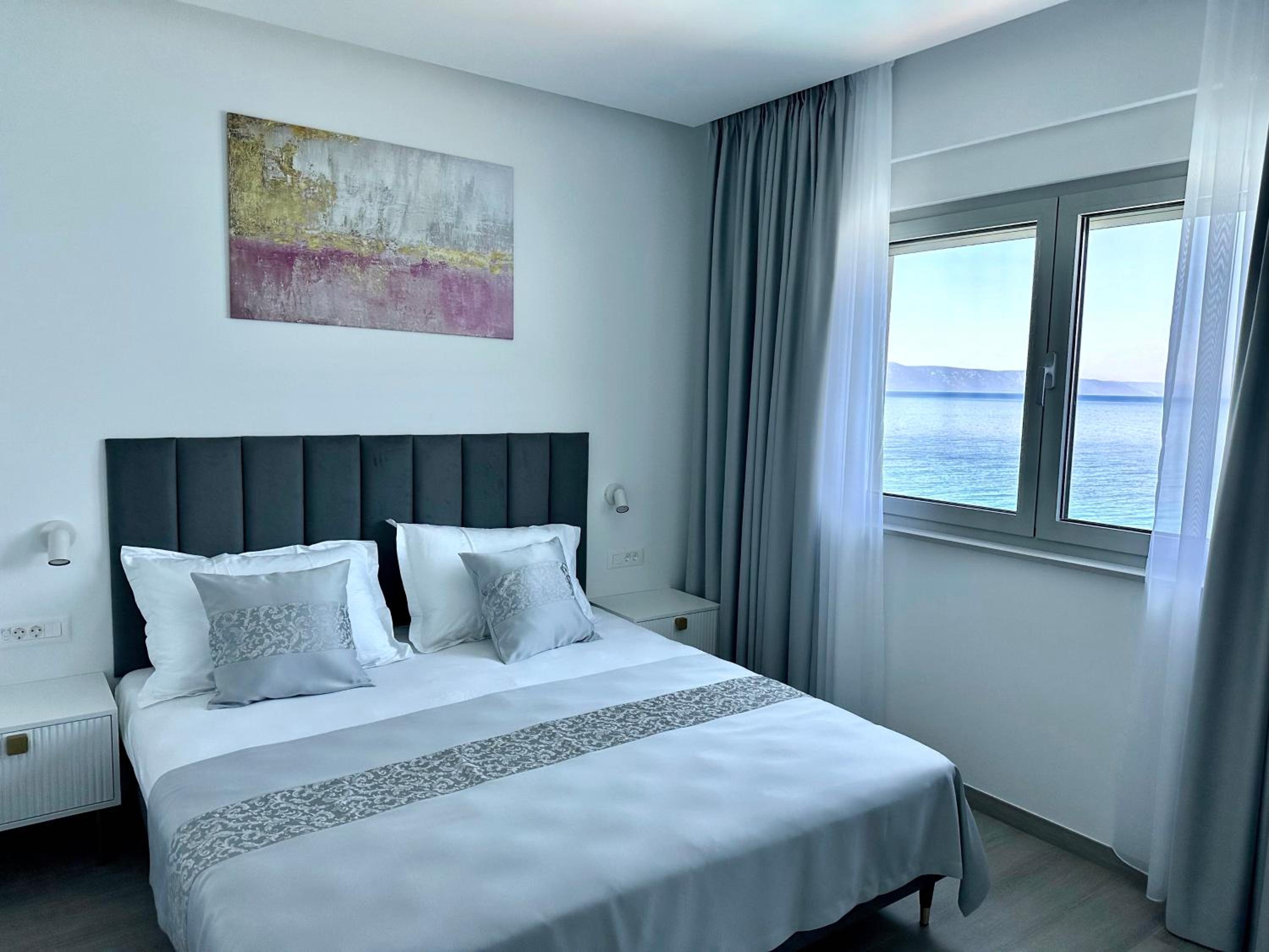 One-Bedroom Apartment with Balcony photo 2