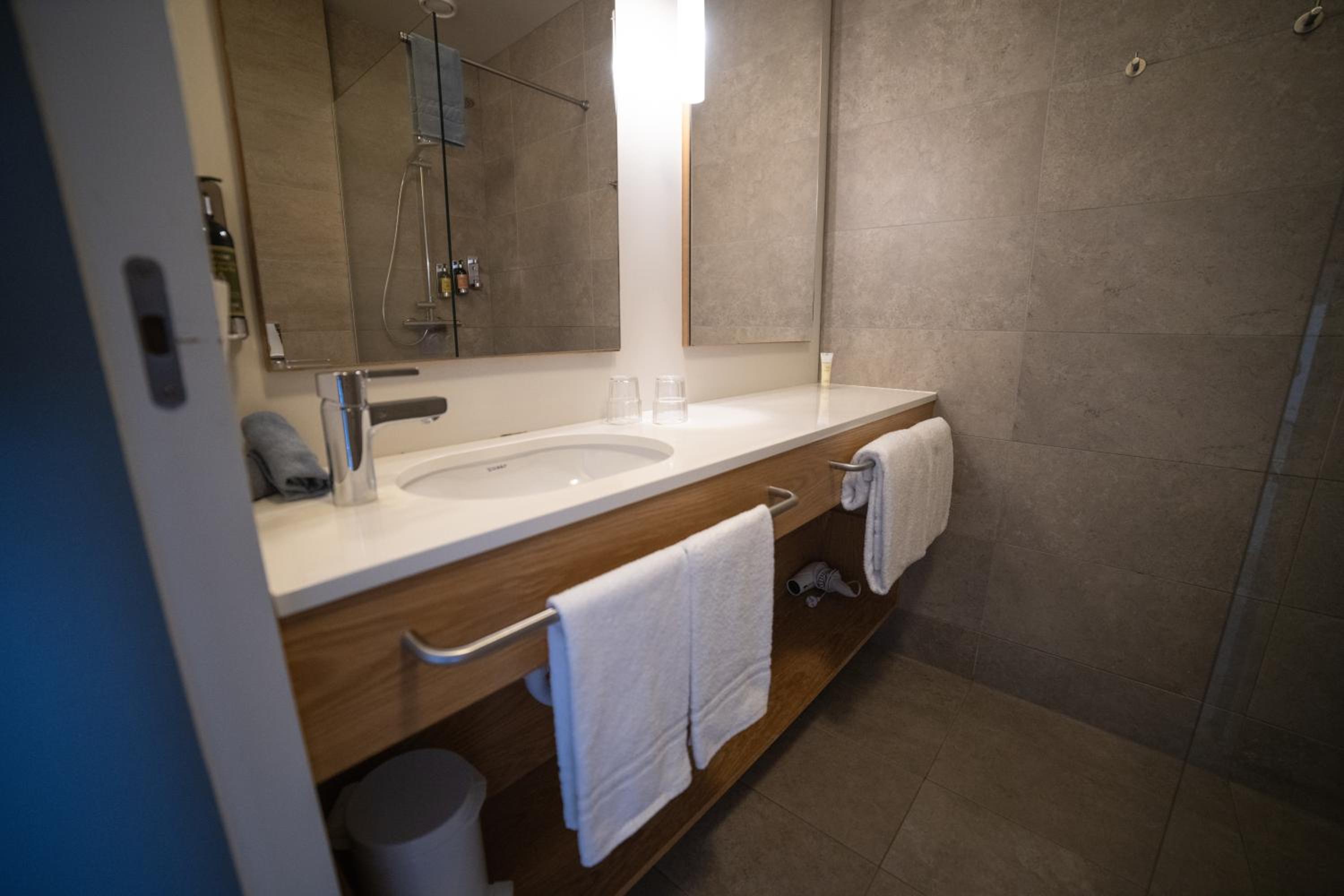 Standard Twin Room - Photo 14