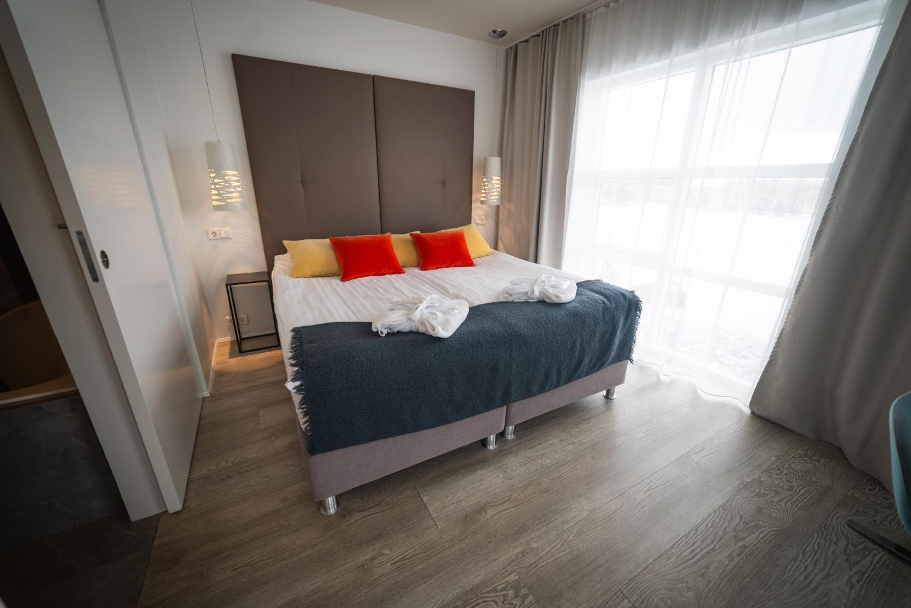 Suite - Photo 11