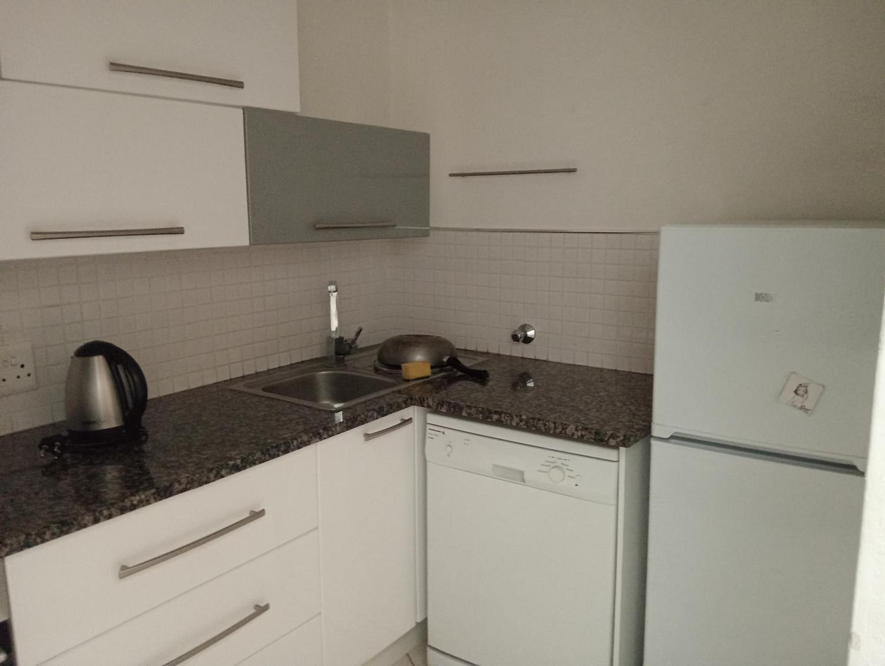 Two-Bedroom House - Photo 6