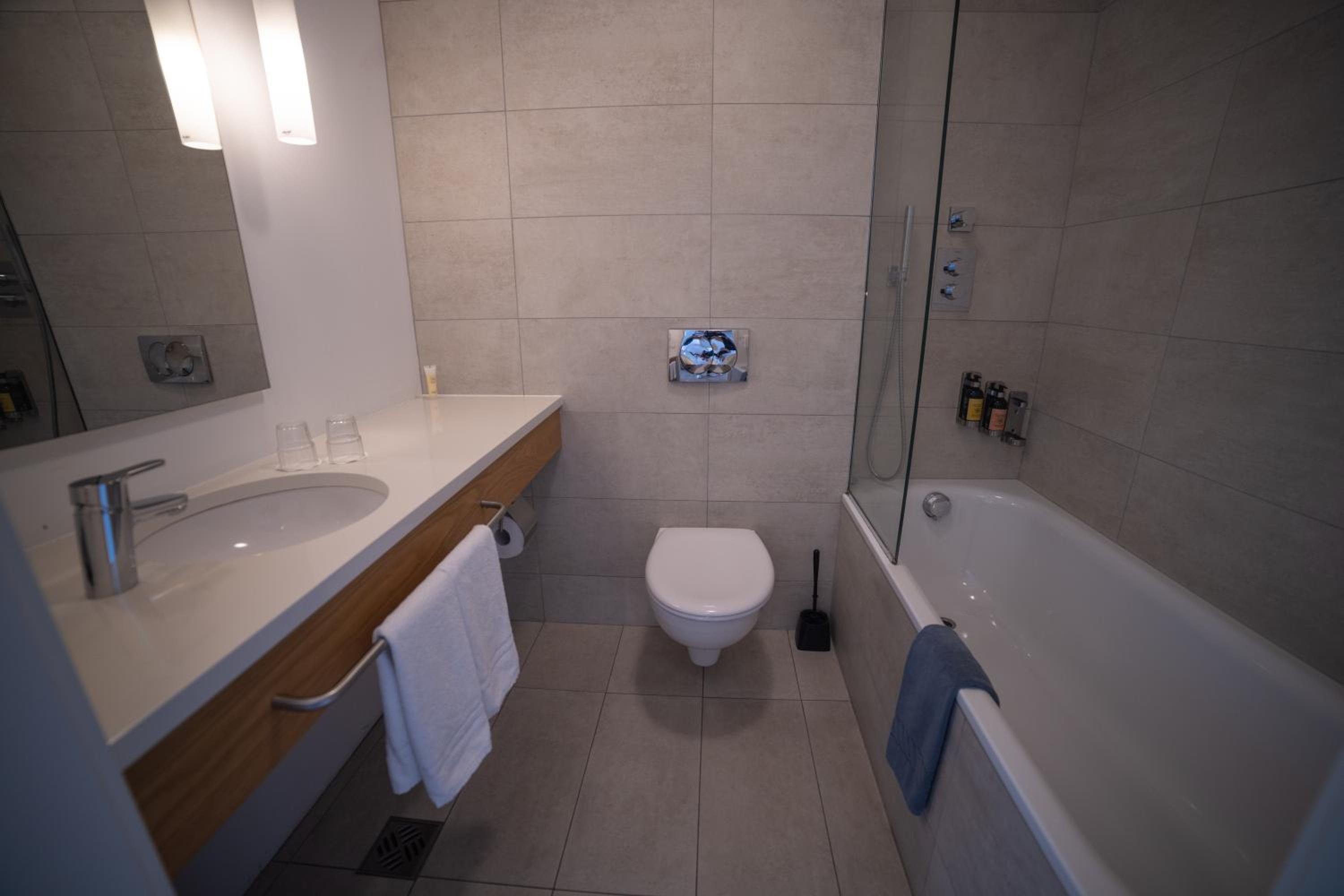 Standard Twin Room - Photo 12