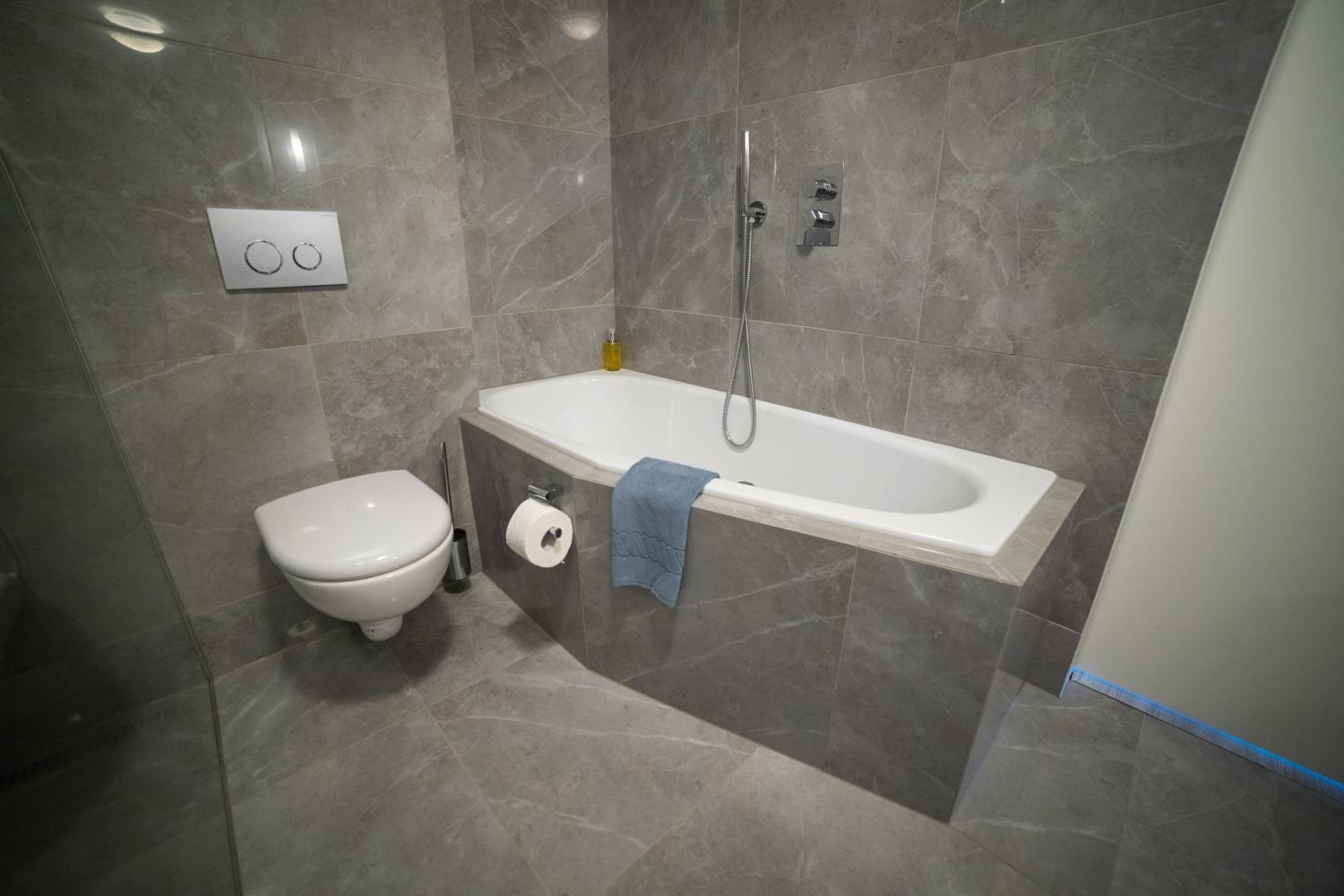 Suite - Photo 12