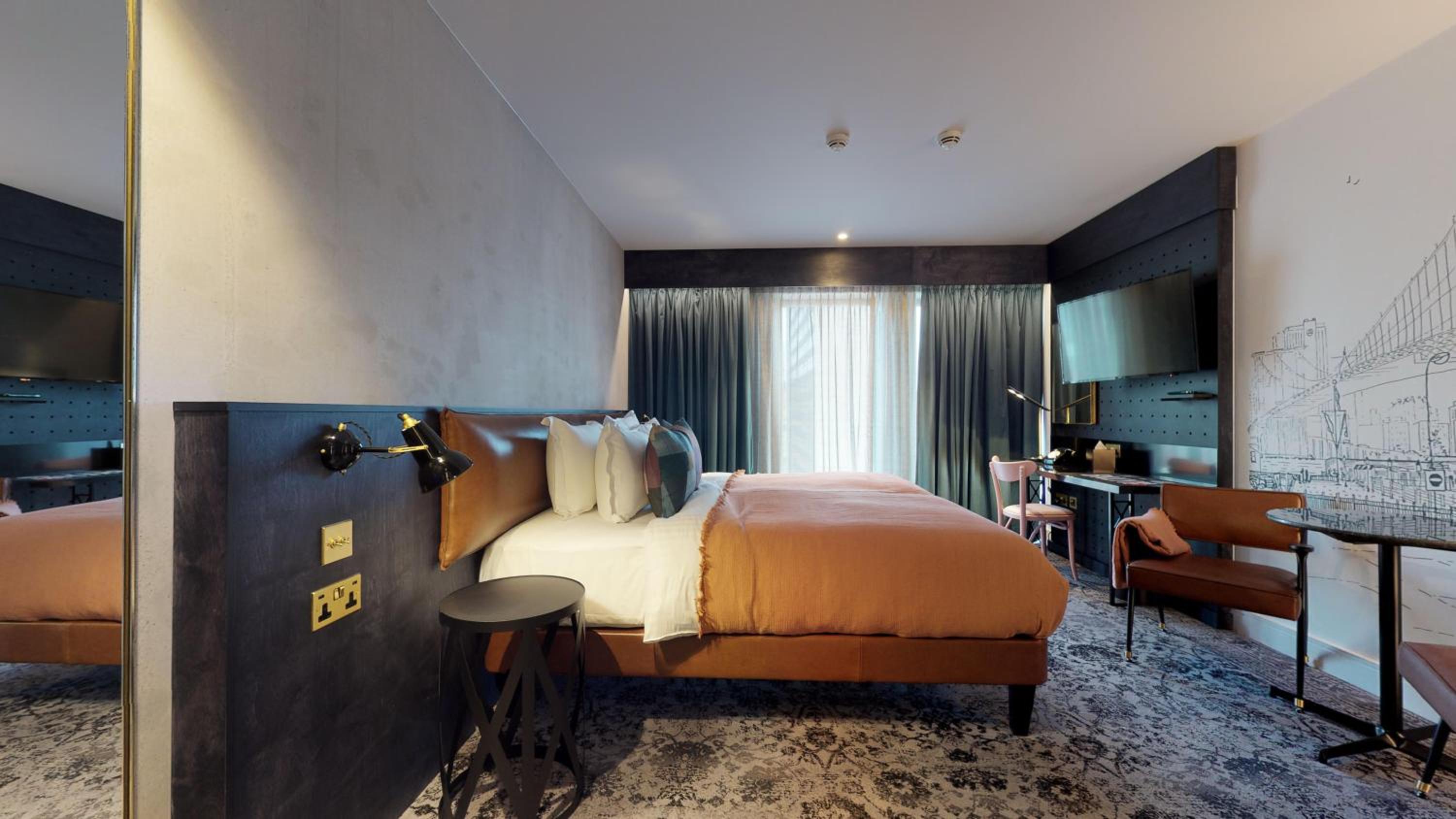 Premium King Room - Photo 3
