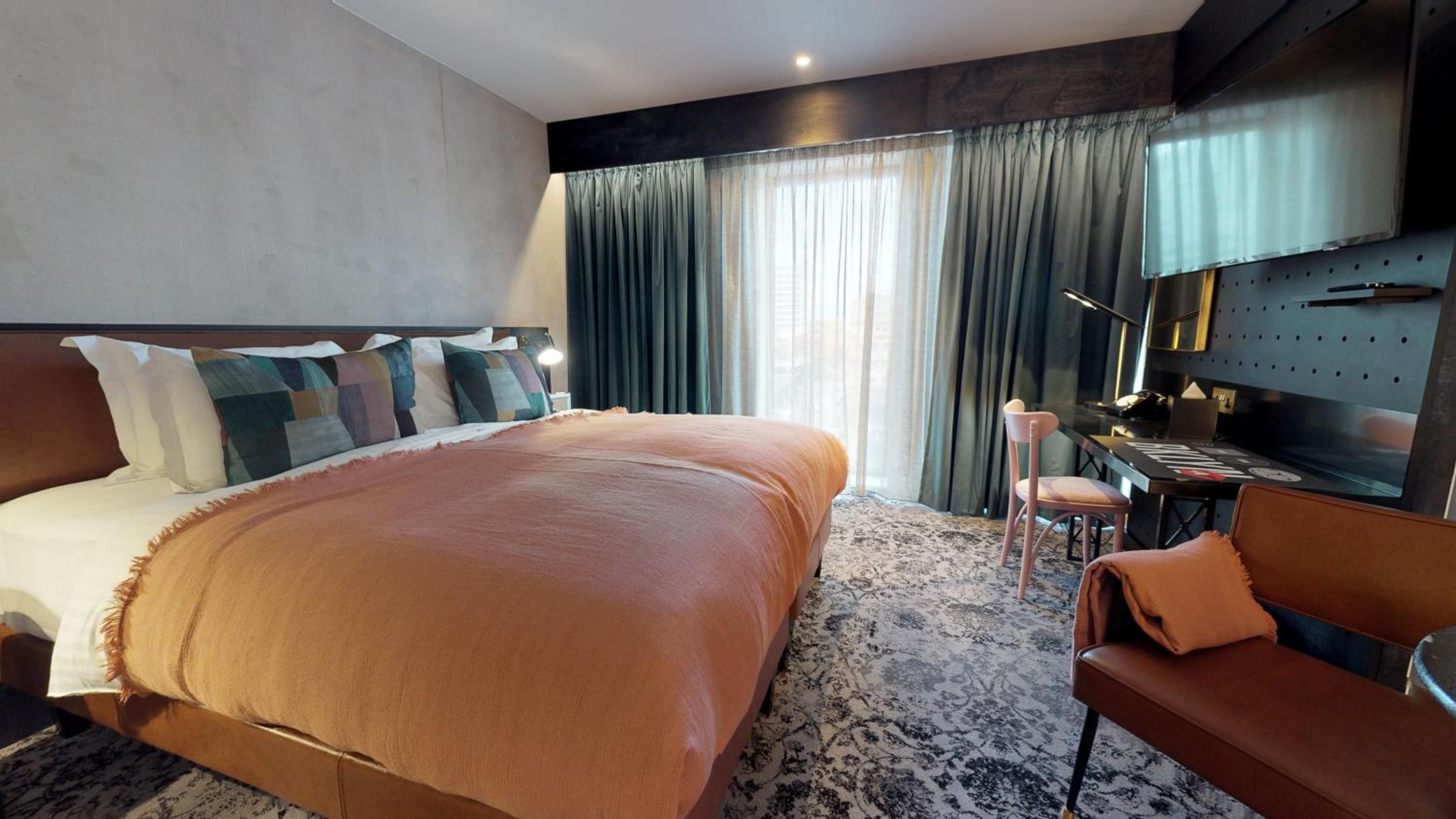 Premium King Room - Photo 2