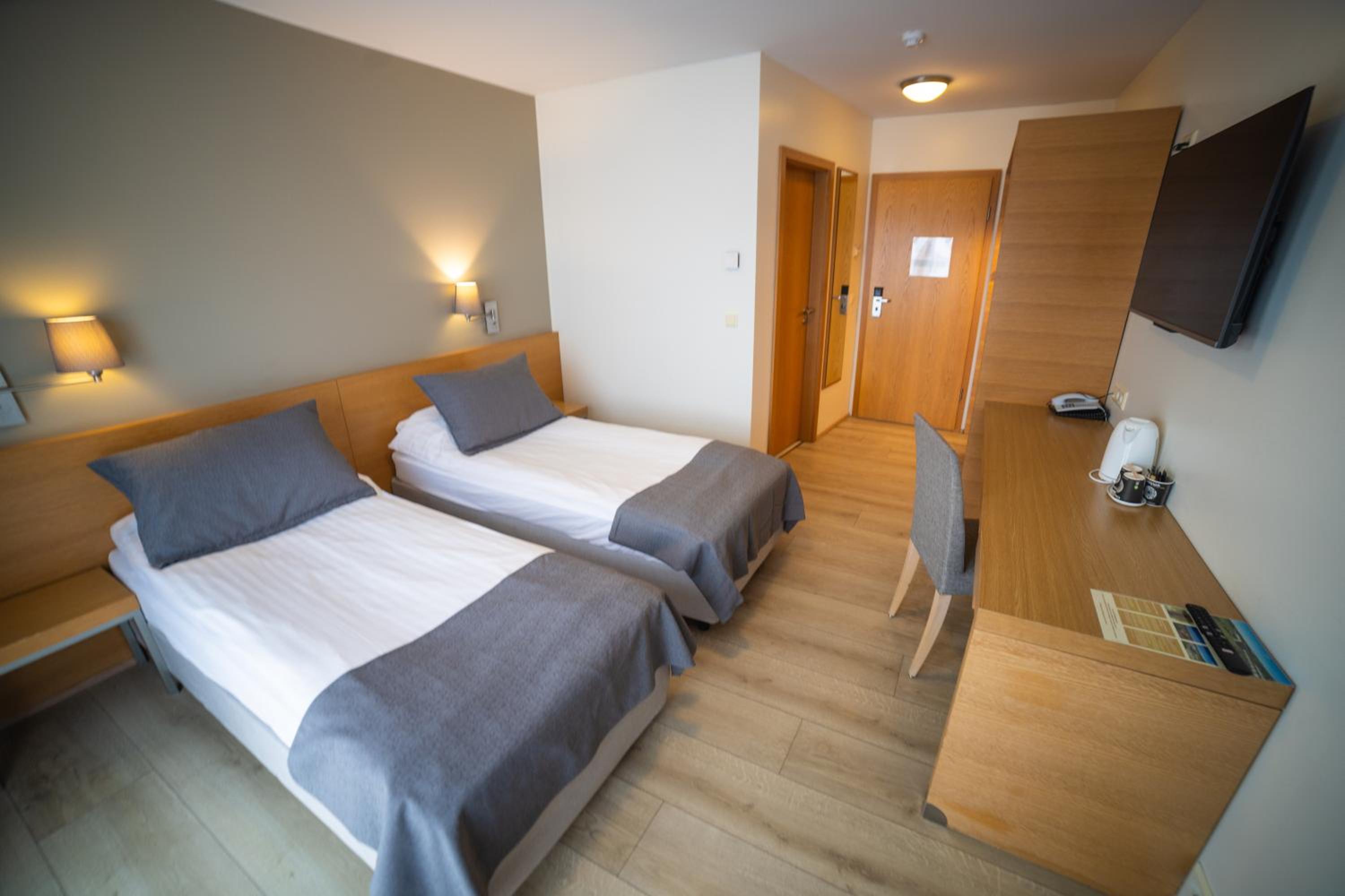 Standard Twin Room - Photo 10