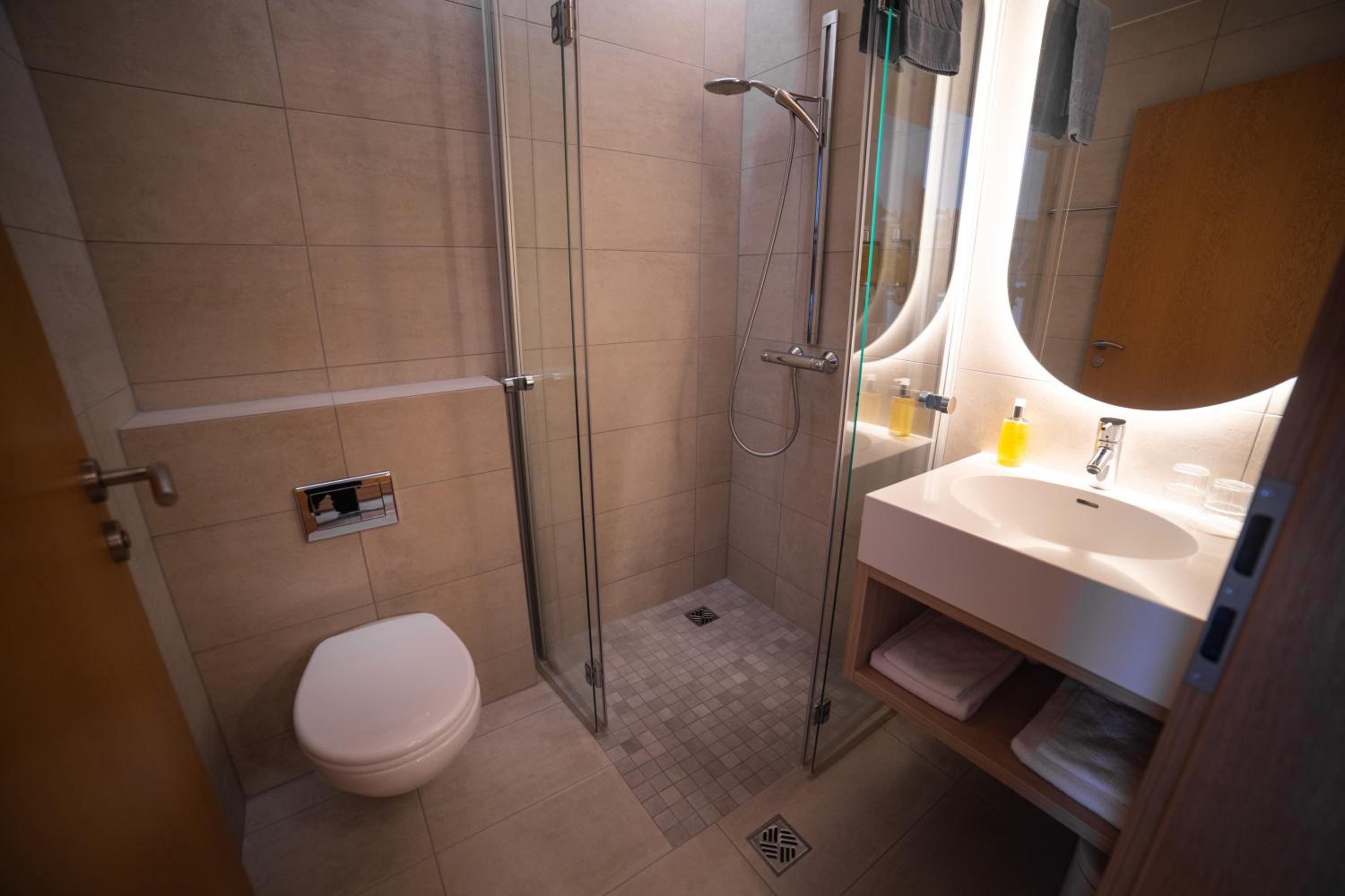 Standard Twin Room - Photo 18