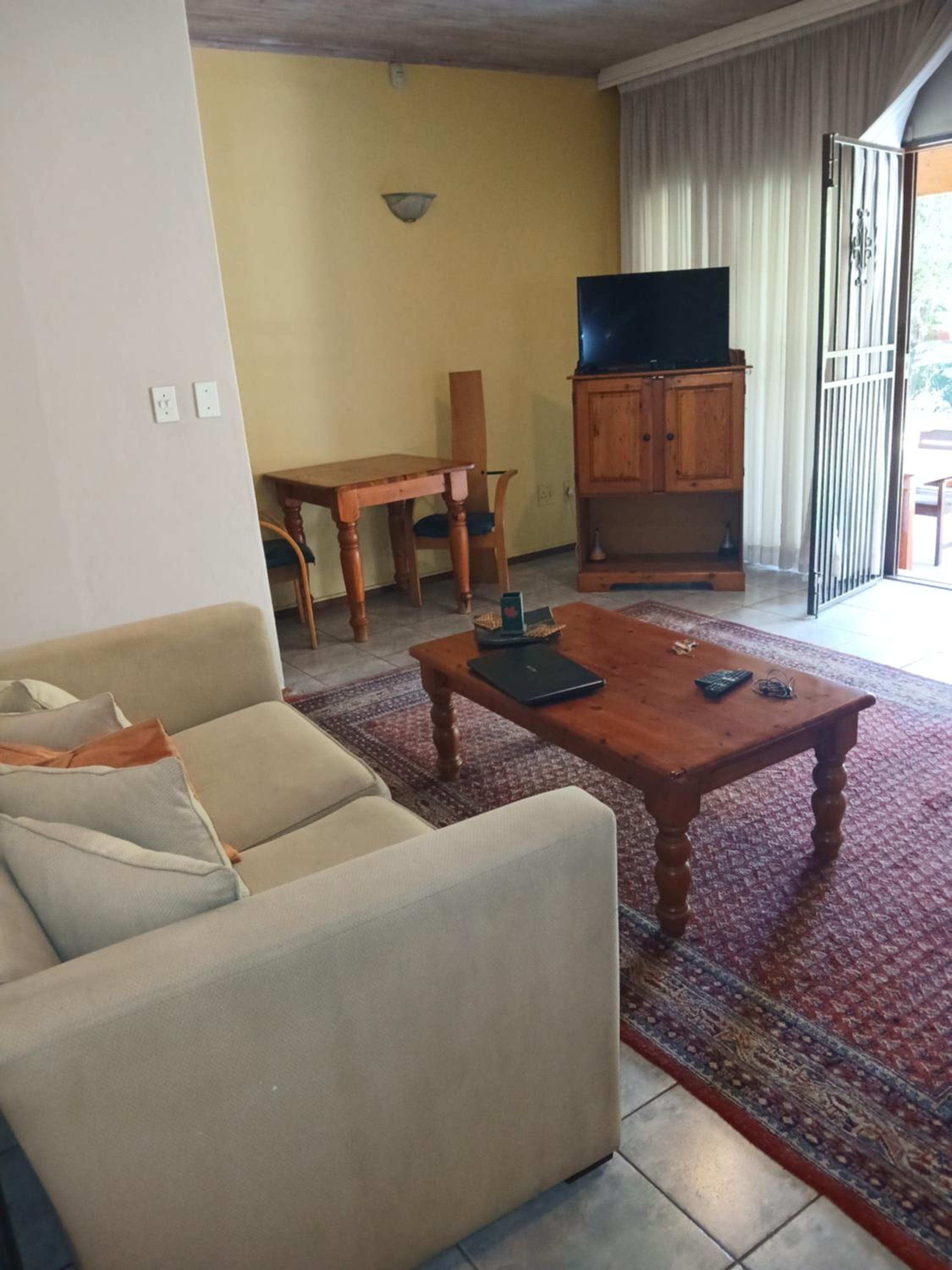Two-Bedroom House - Photo 4