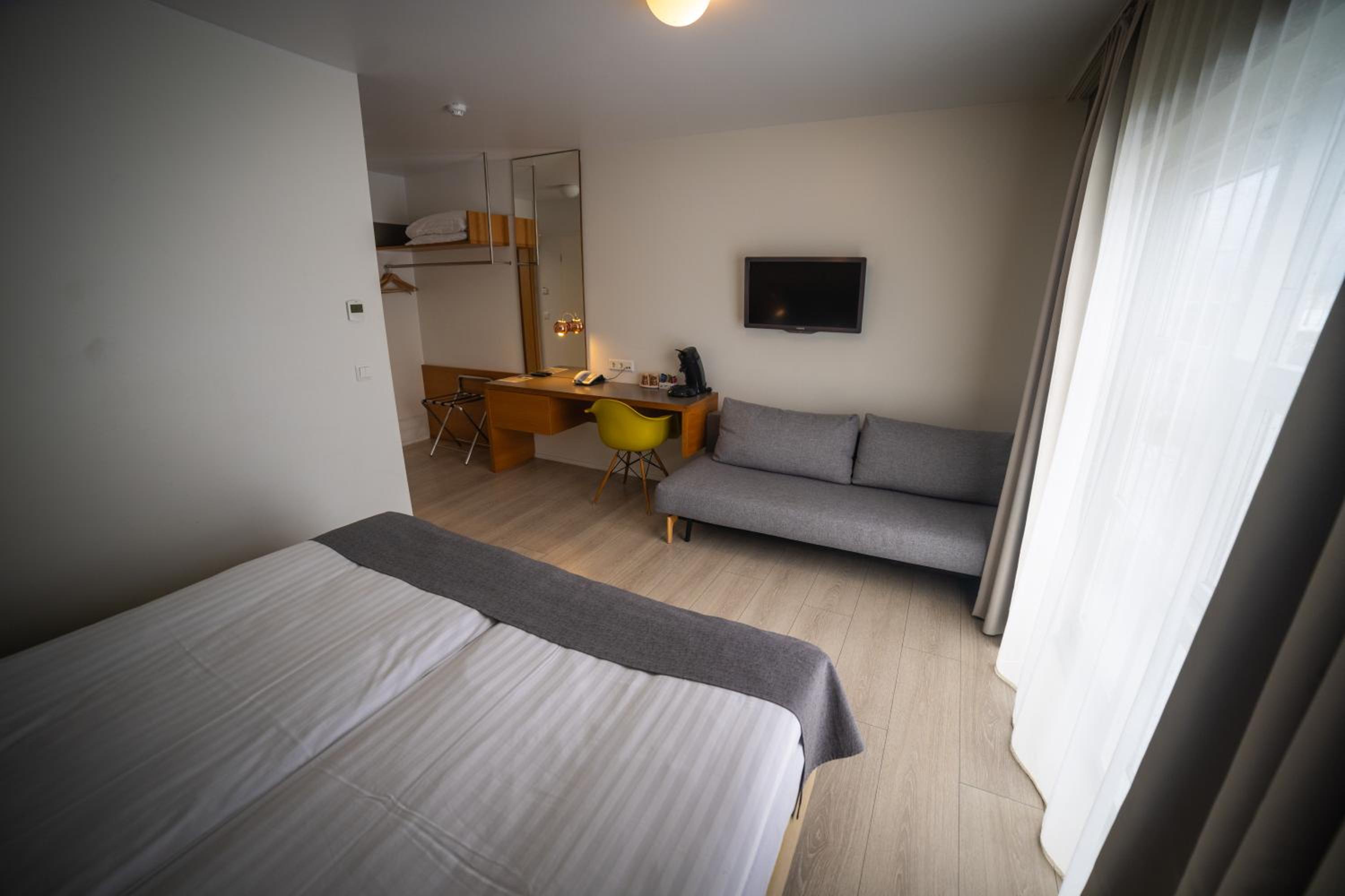 Family Room - Photo 11