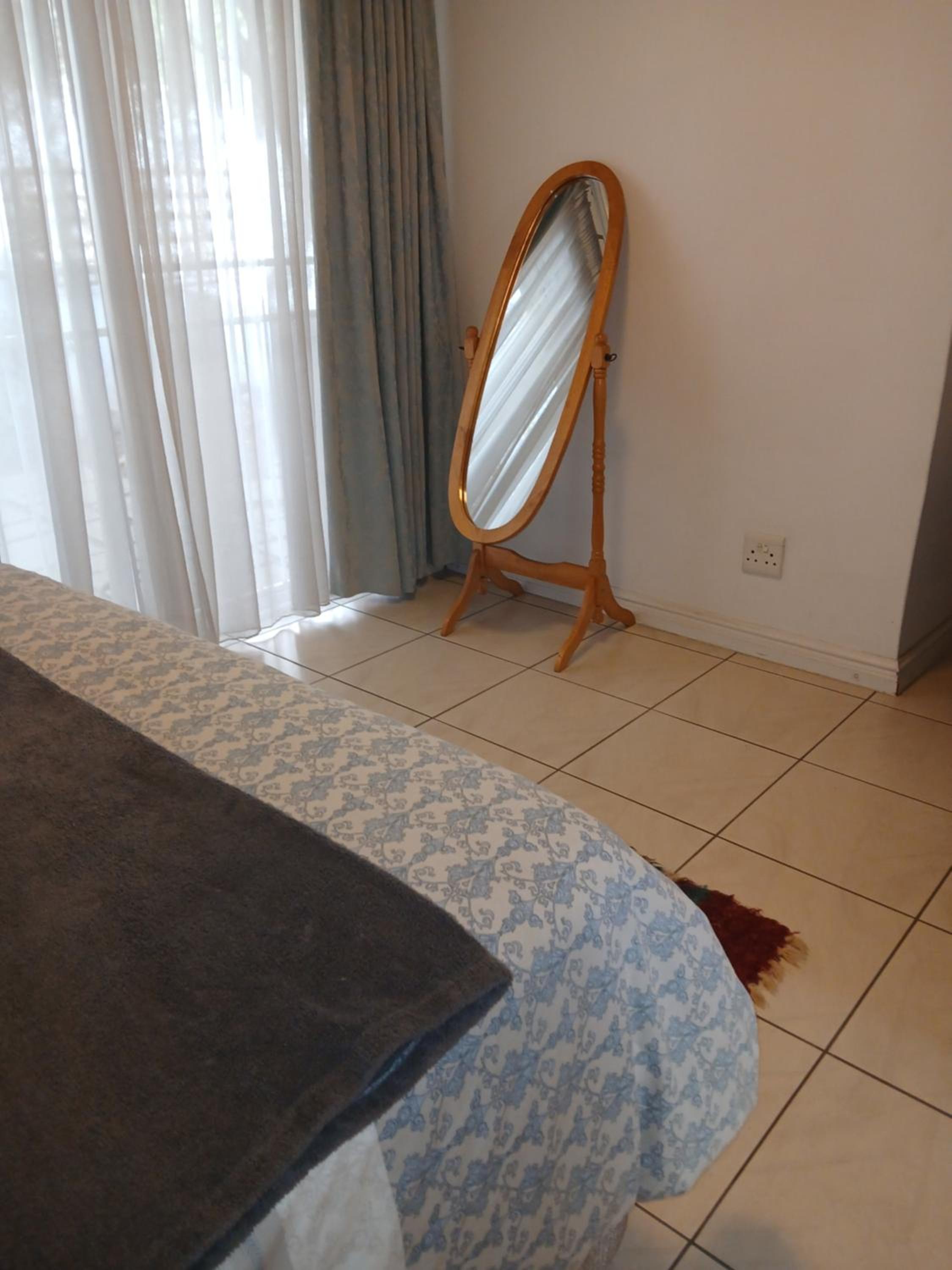 Two-Bedroom House - Photo 8