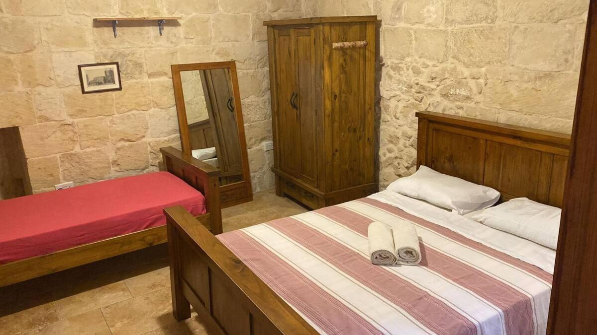 Triple Room with external bathroom