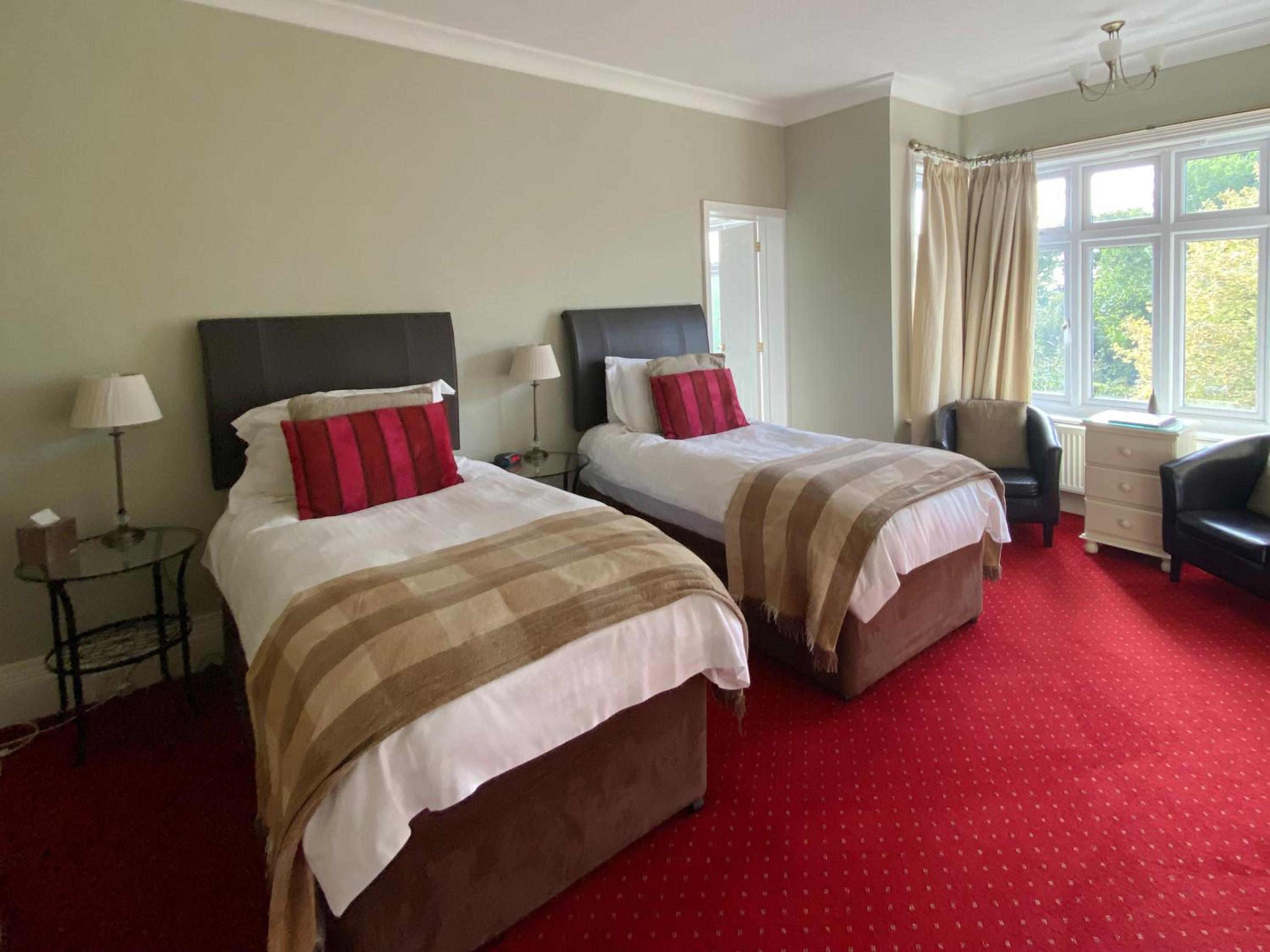 Twin Room with Private Bathroom photo 1