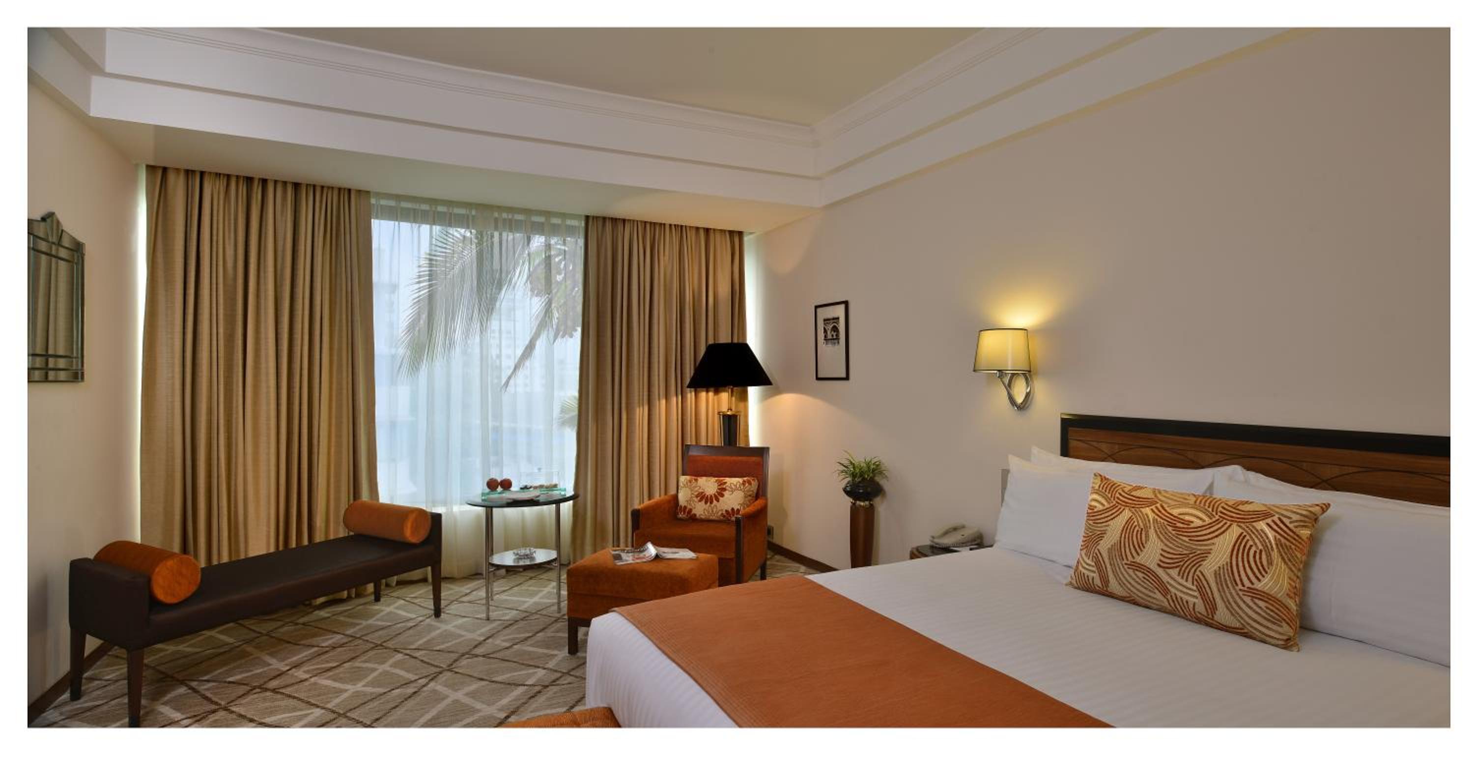 Deluxe Suite - 1 Double Bed - Partial Sea View - Photo 1