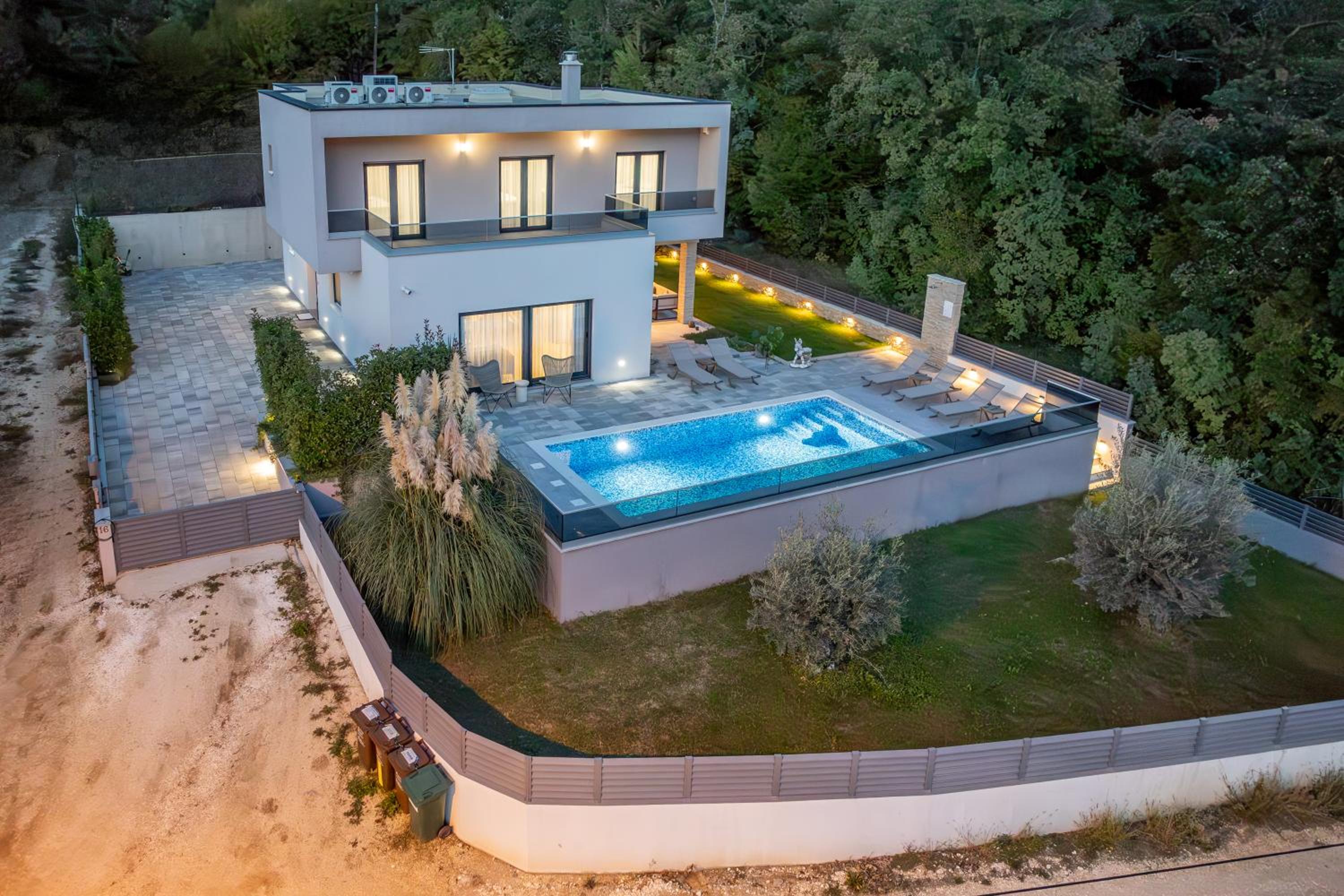 Villa photo 3