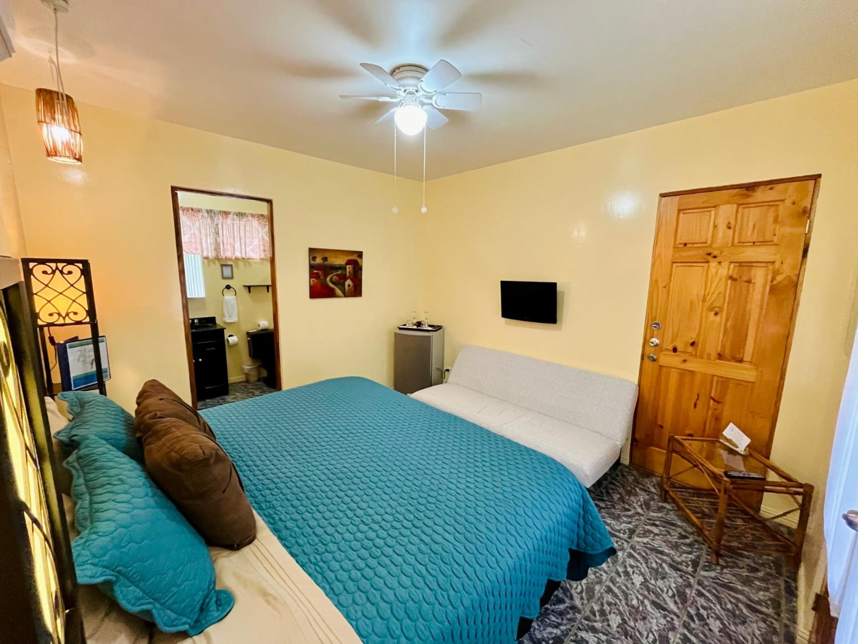 Standard King Room photo 1