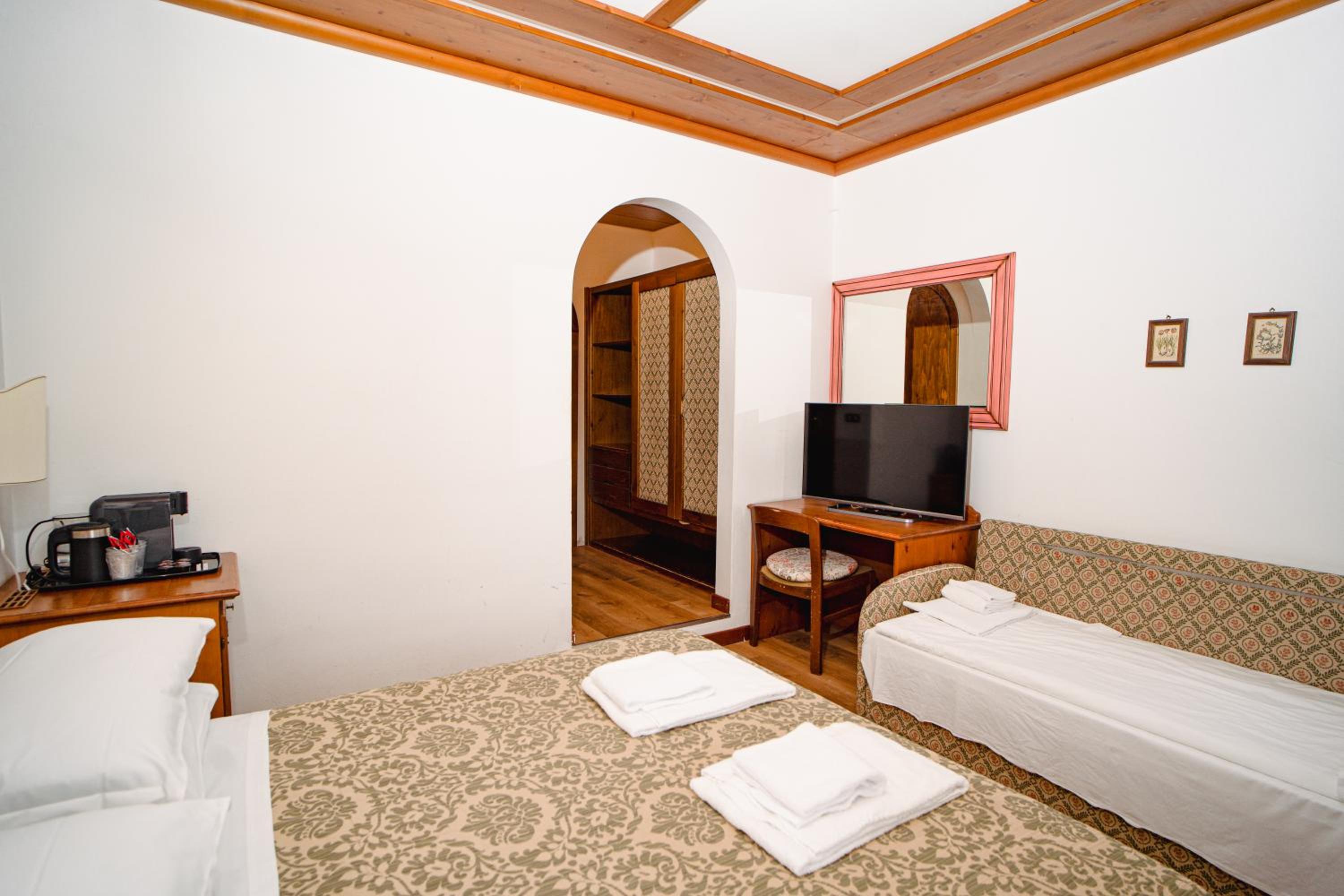 Double Room with Extra Bed photo 3