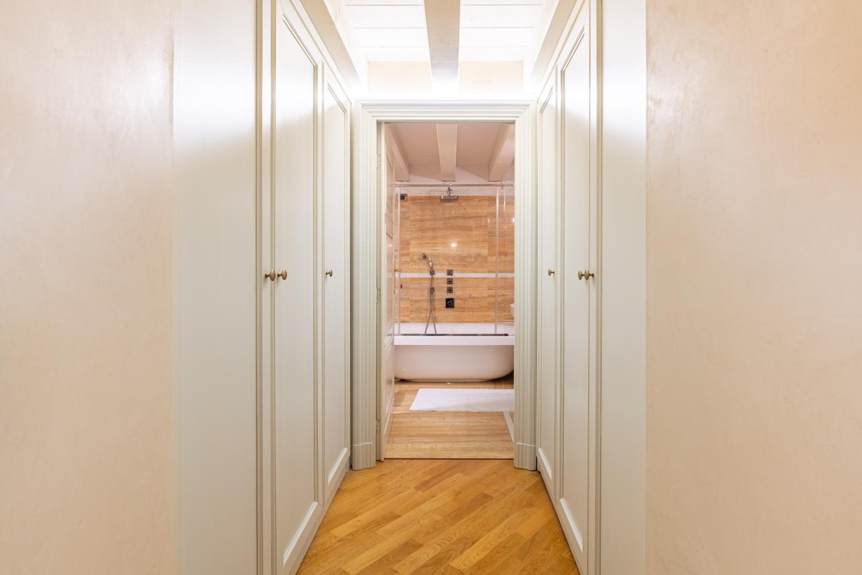 King Room with Spa Bath - Photo 6