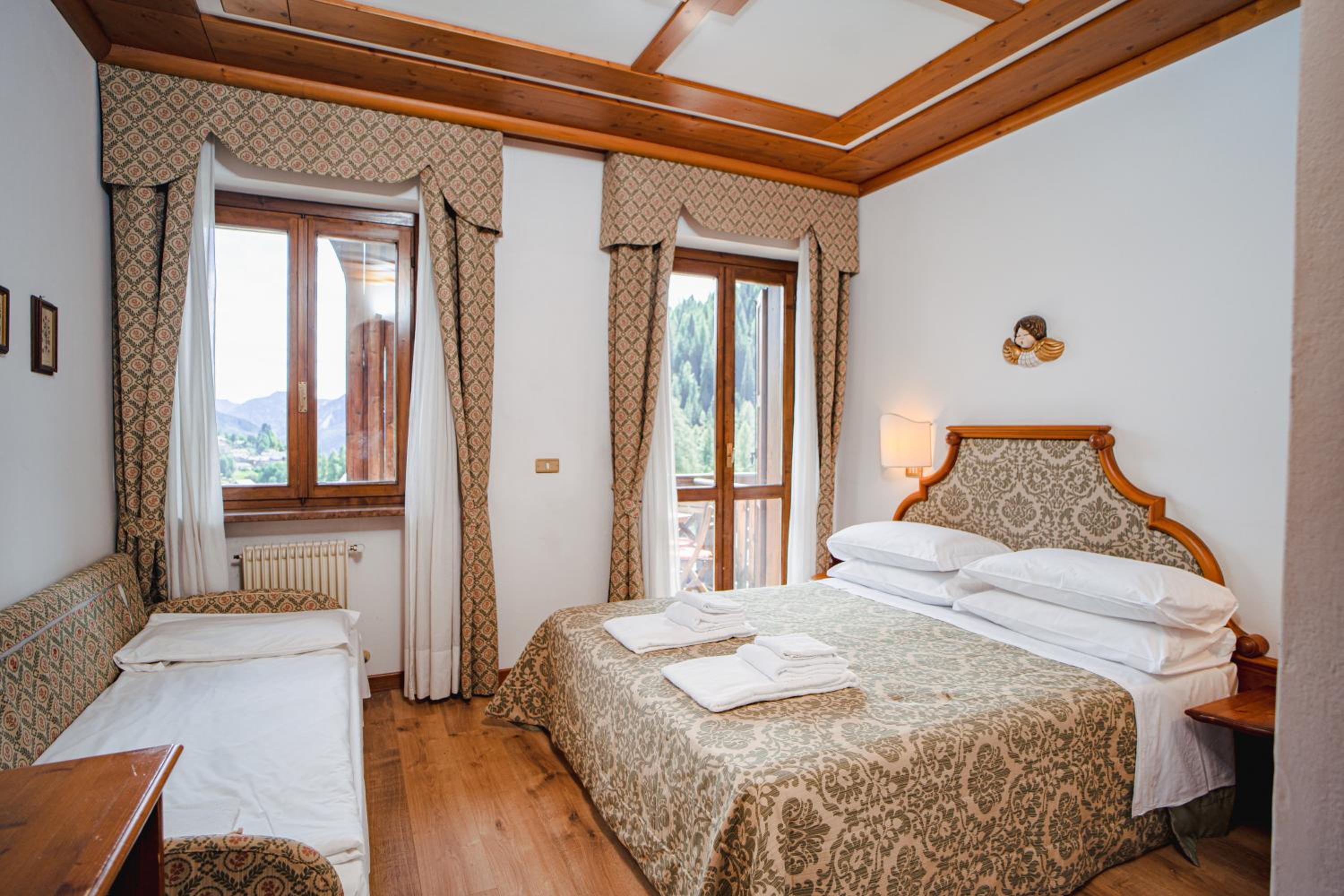 Double Room with Extra Bed photo 2