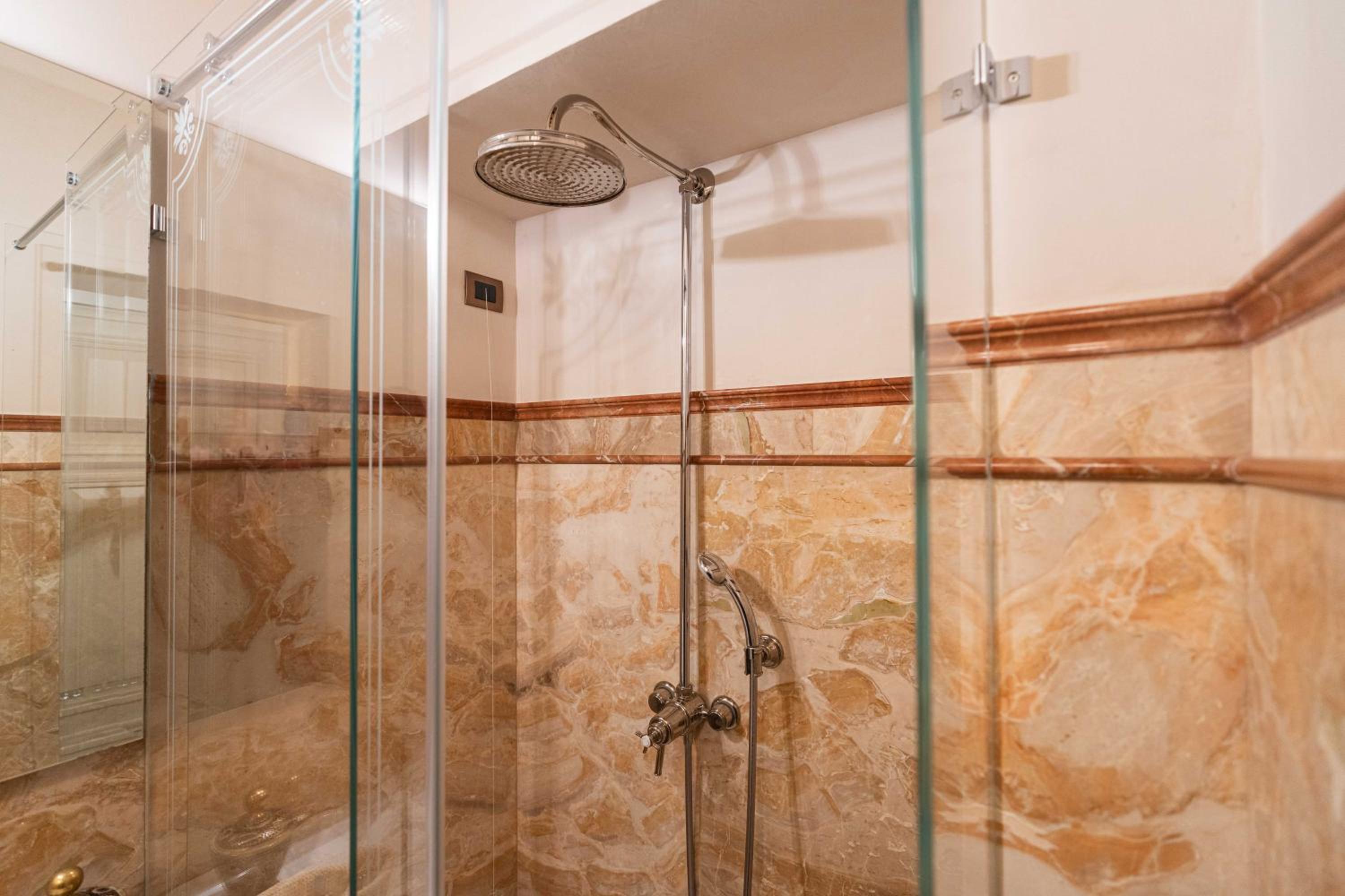 Deluxe Double Room with Shower - Photo 12
