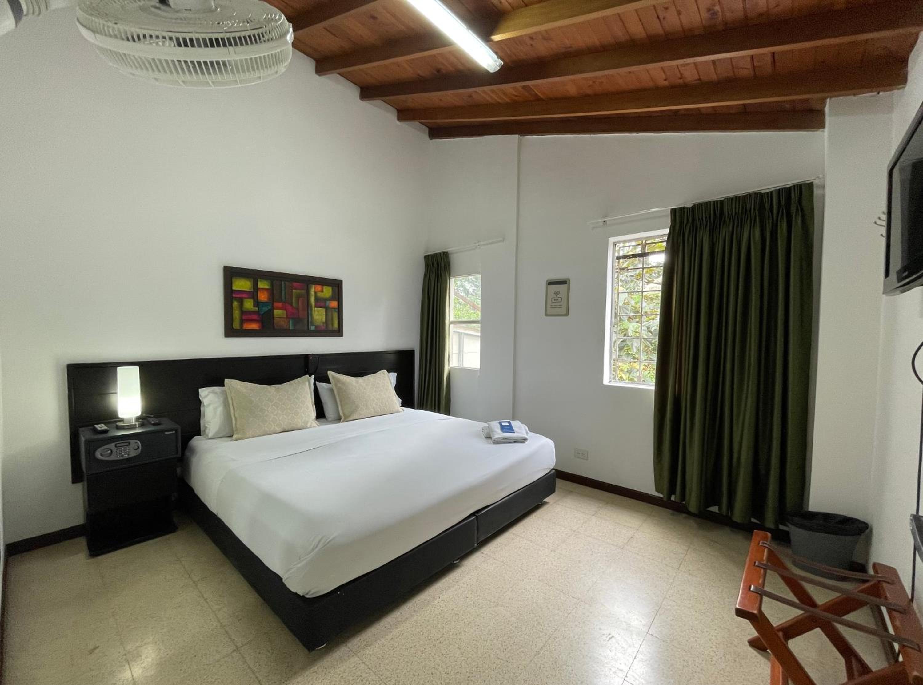 Standard Double Room with Shared Bathroom photo 1