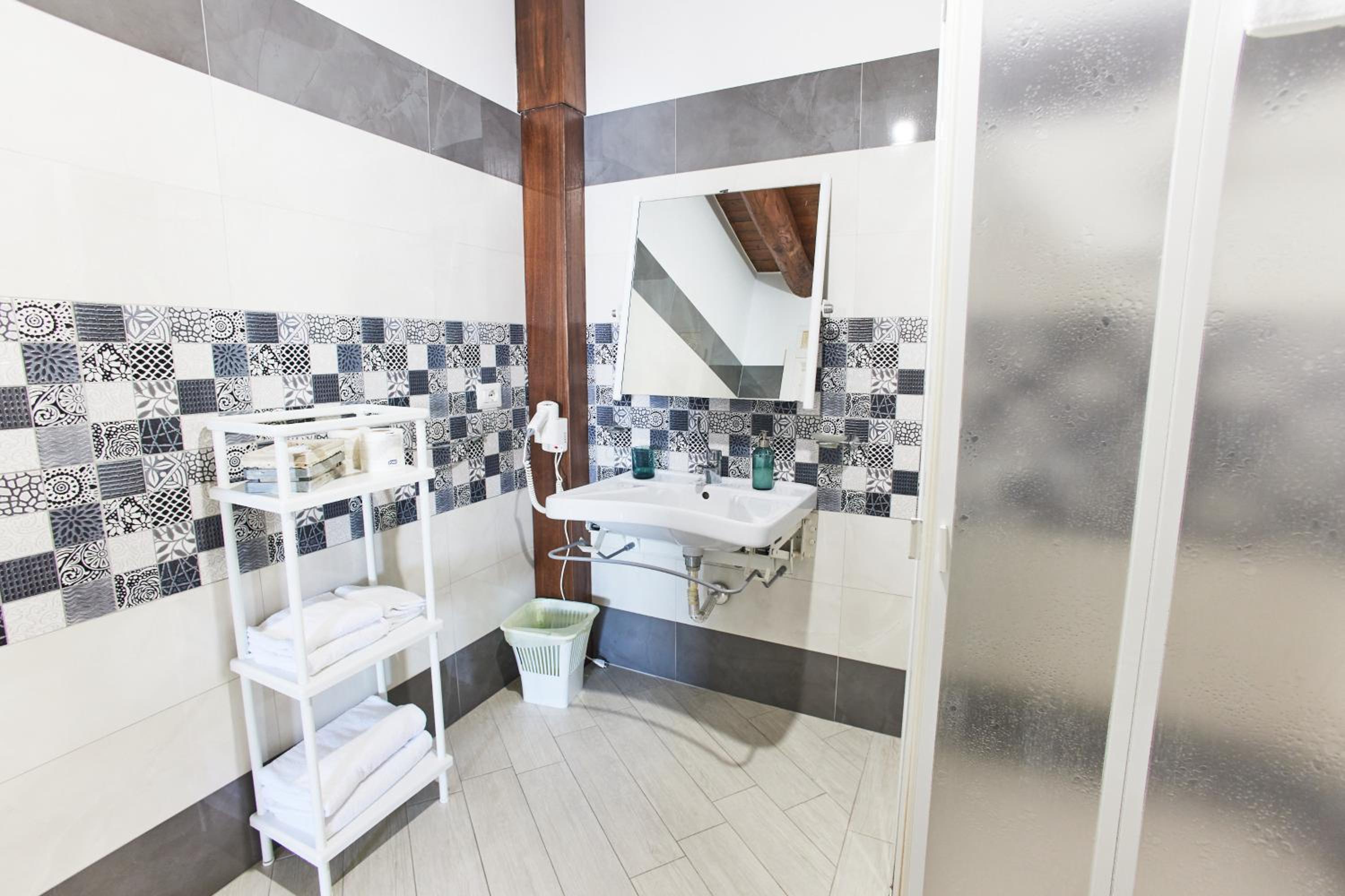 Double Room - Photo 6