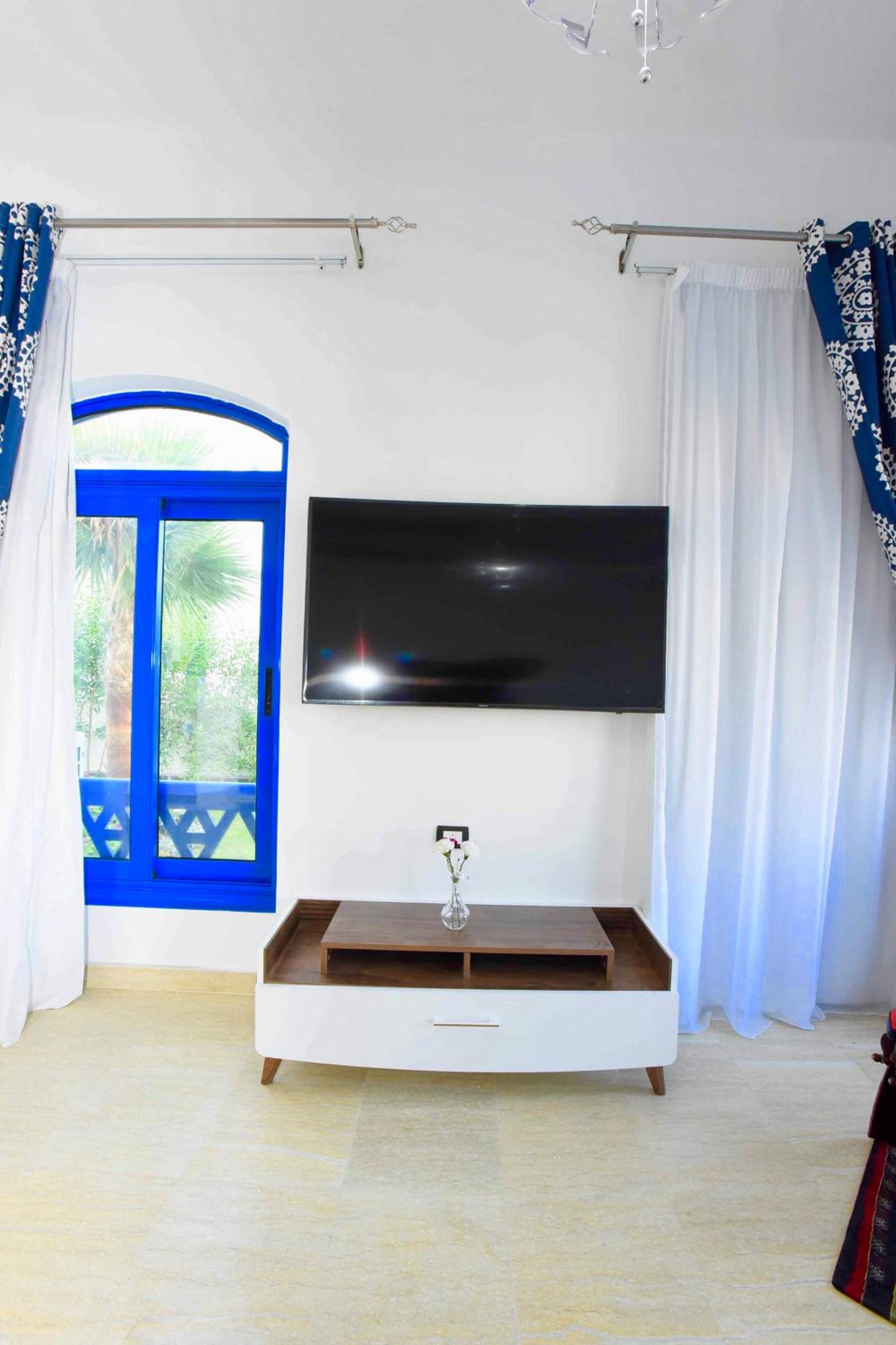 Villa - Photo 1