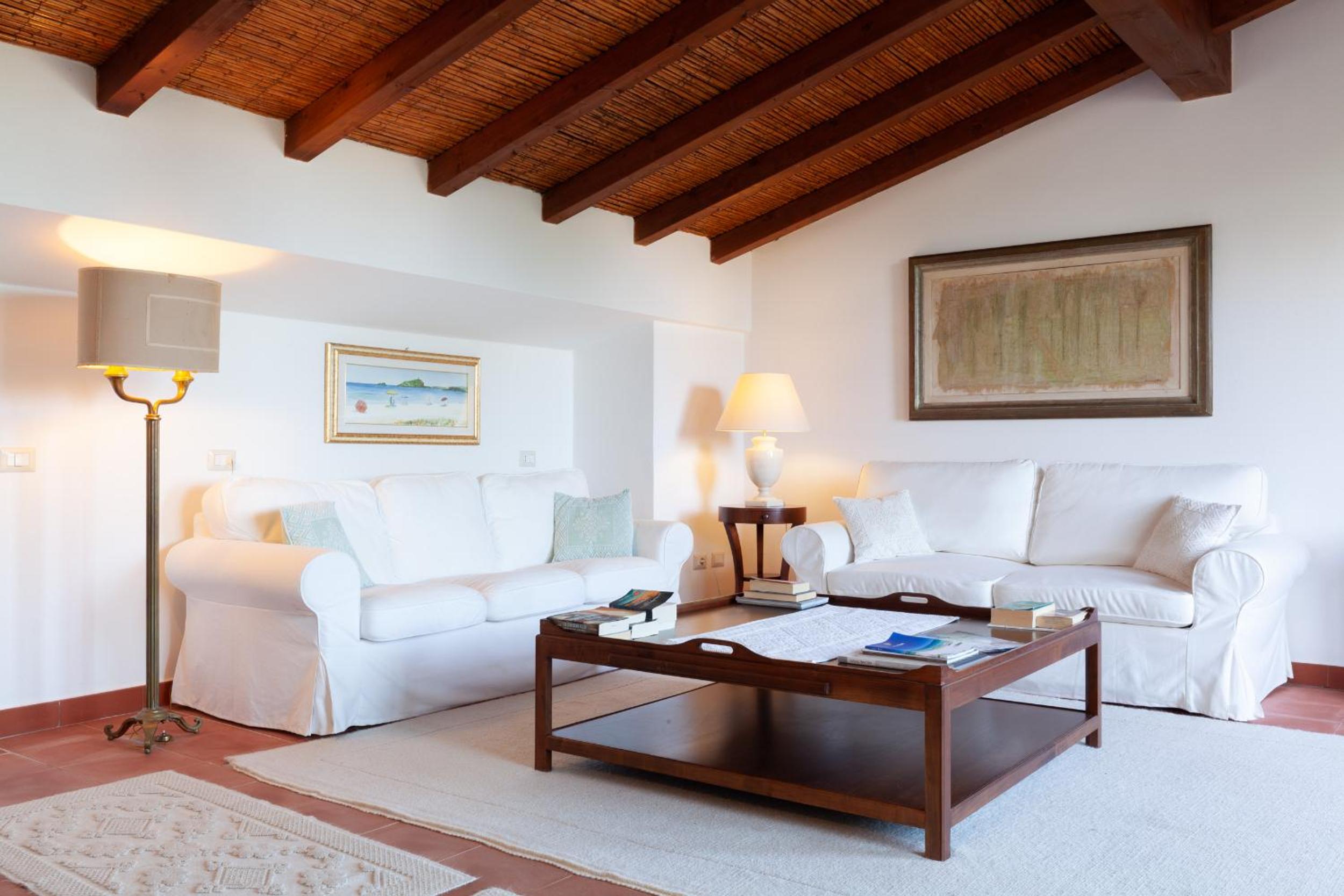 Suite - Photo 1