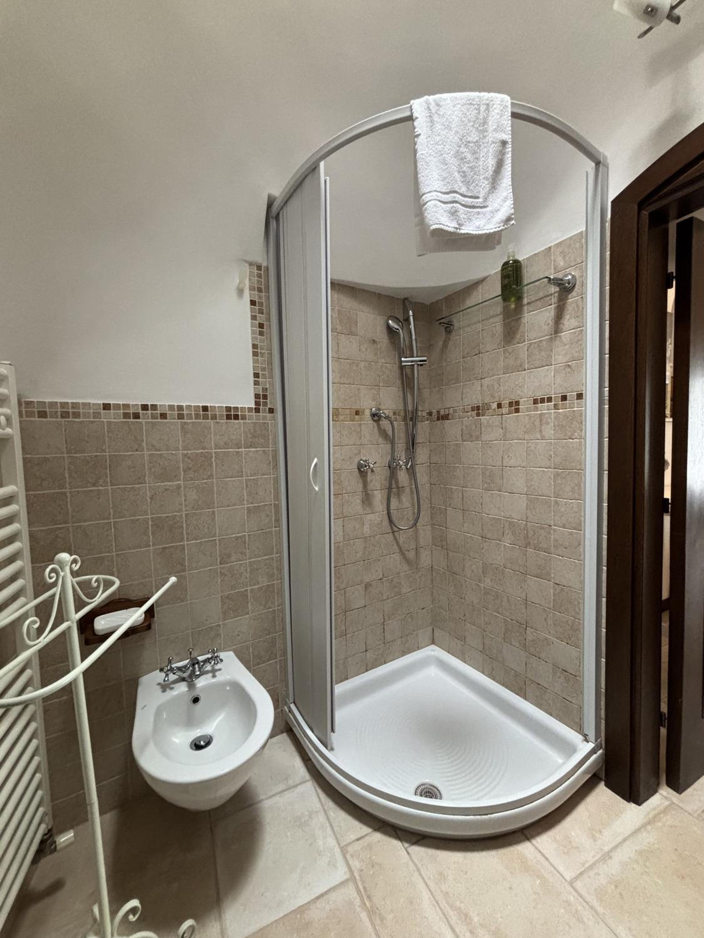 One-Bedroom House - Photo 43