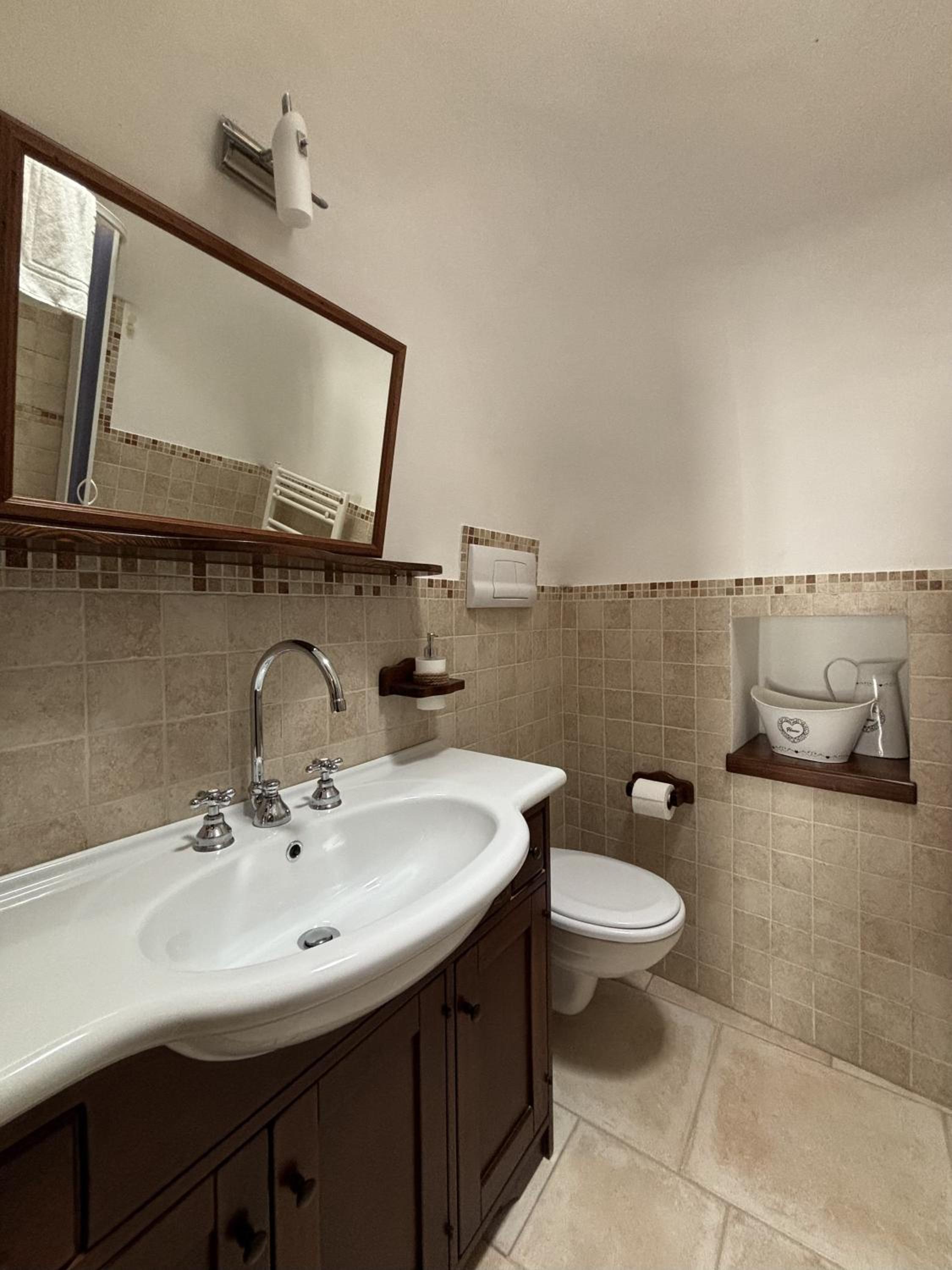 One-Bedroom House - Photo 42
