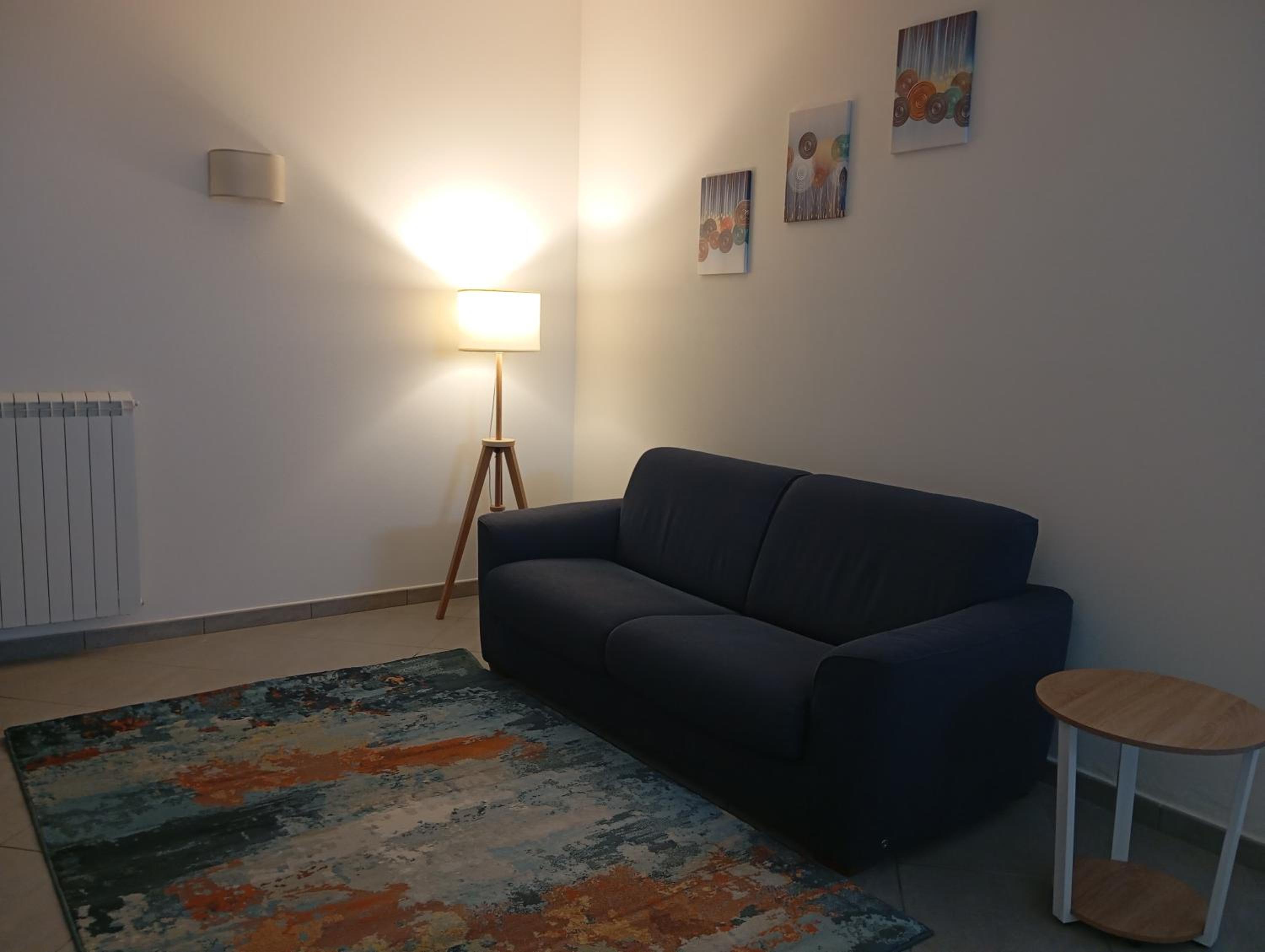 One-Bedroom Apartment photo 1
