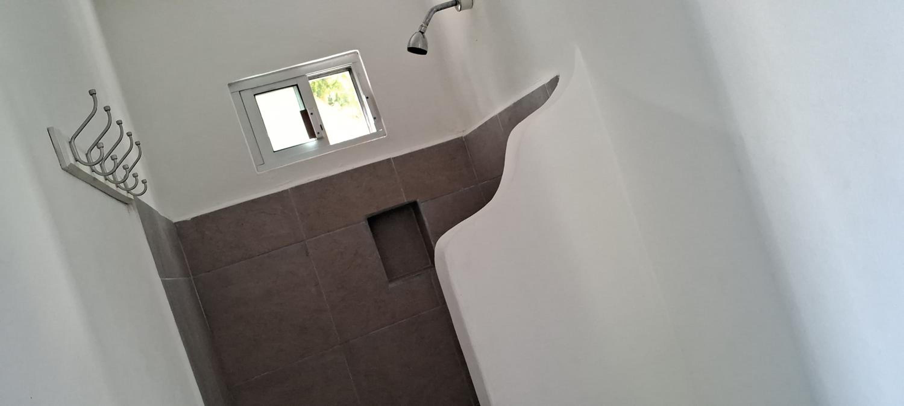 Twin Room - Photo 11