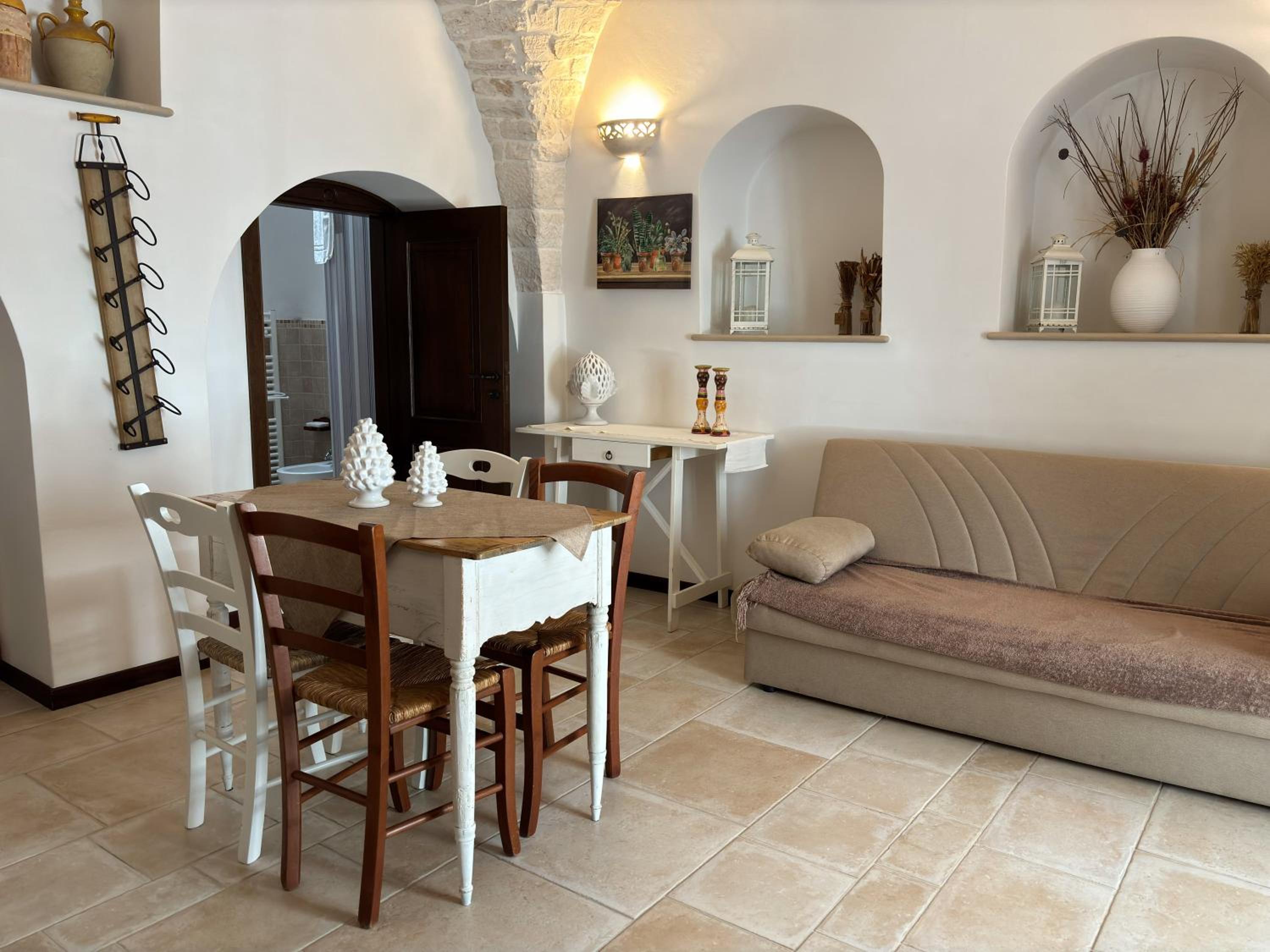 One-Bedroom House - Photo 5