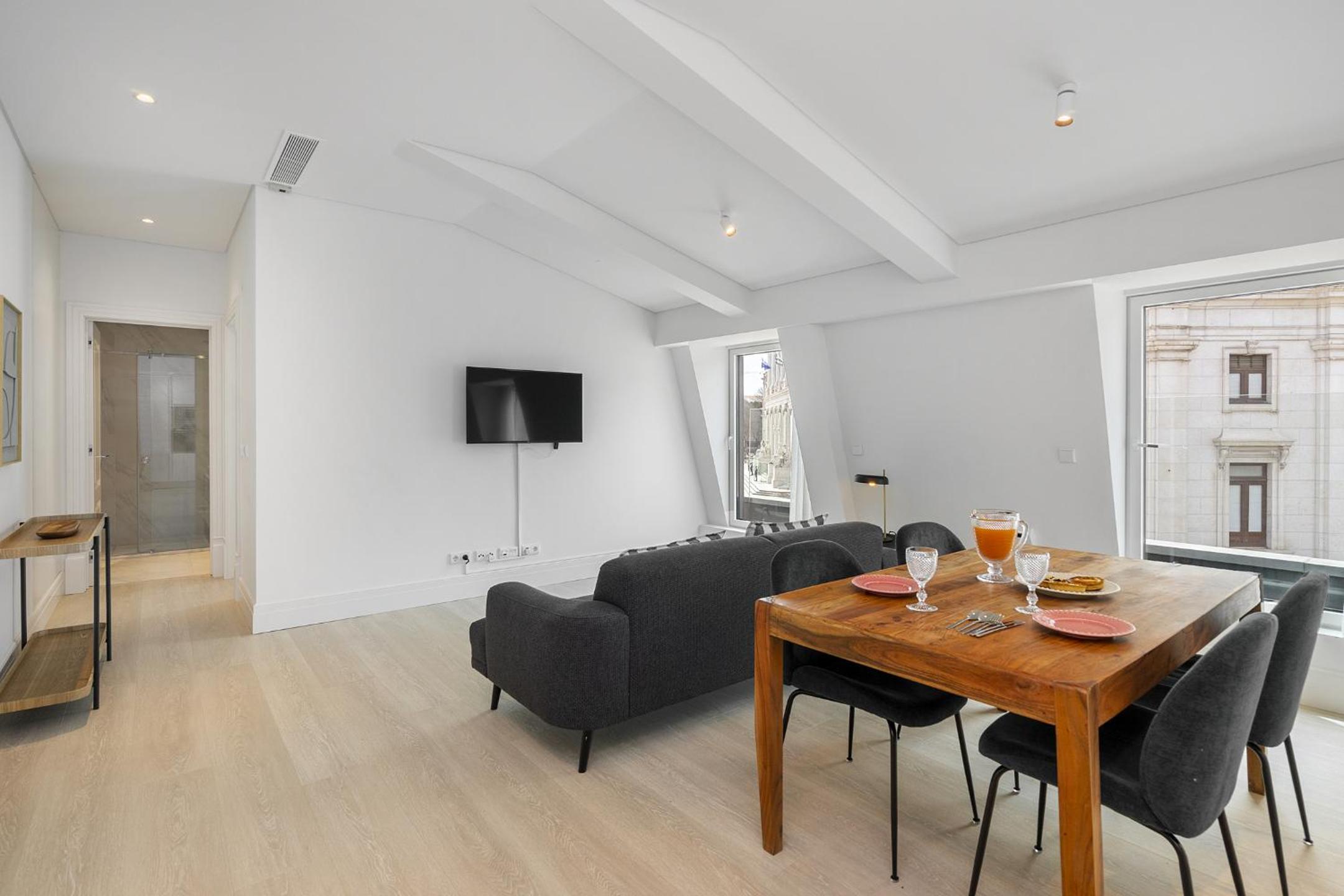 One-Bedroom Apartment - Penthouse  - Photo 3